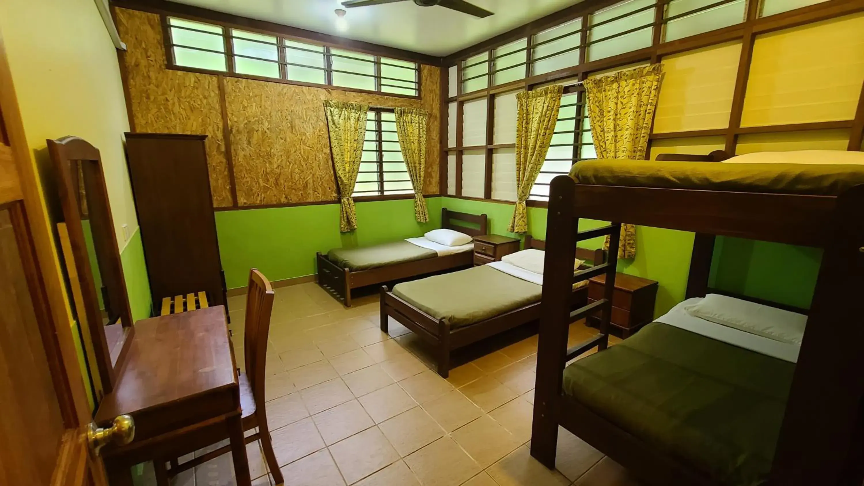 Economy Quadruple Room with Shared Bathroom in Sepilok B&B Economy Quadruple Room with Shared Bathroom in Sepilok B&B