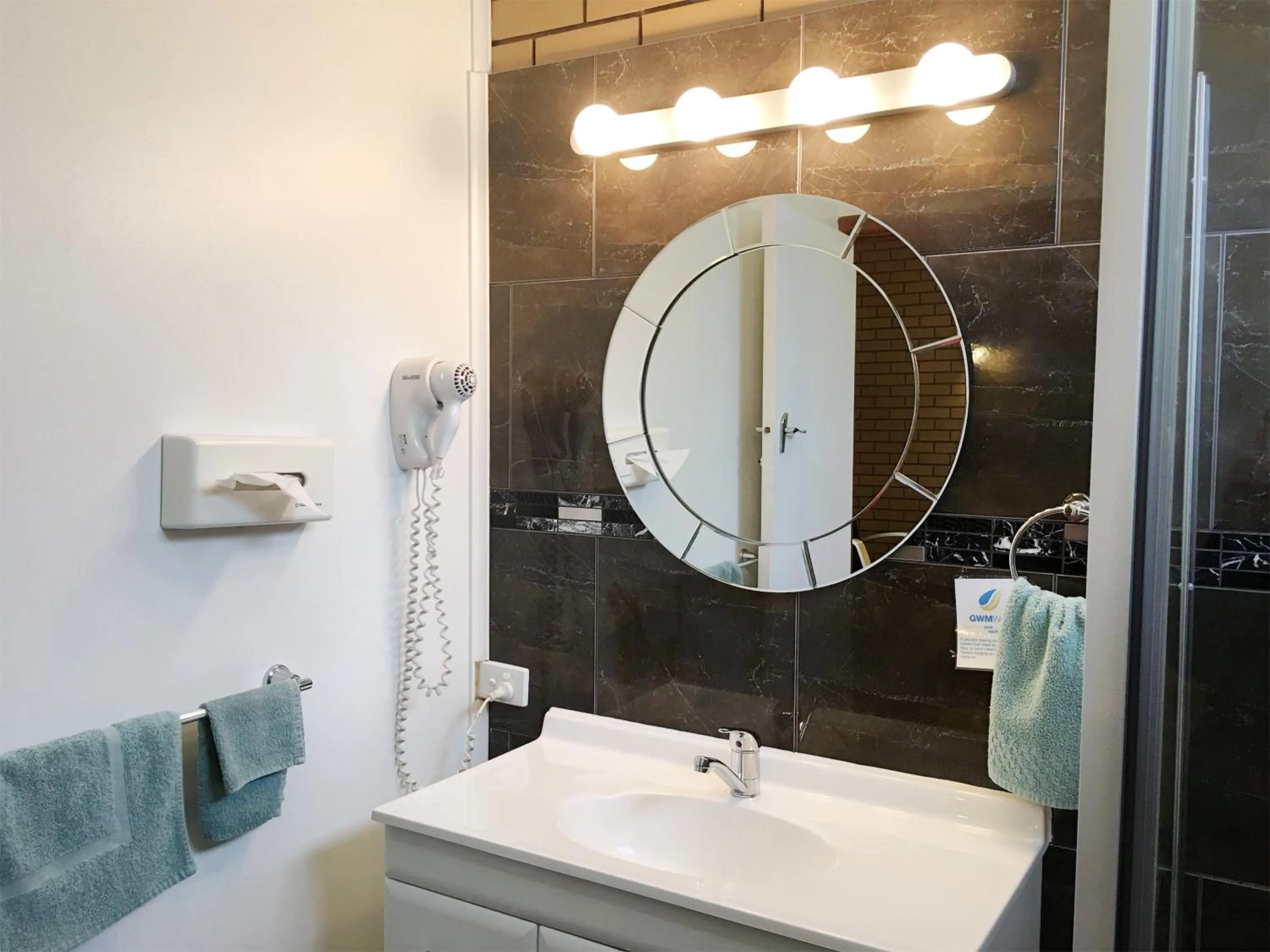 Bathroom in Motel St Arnaud