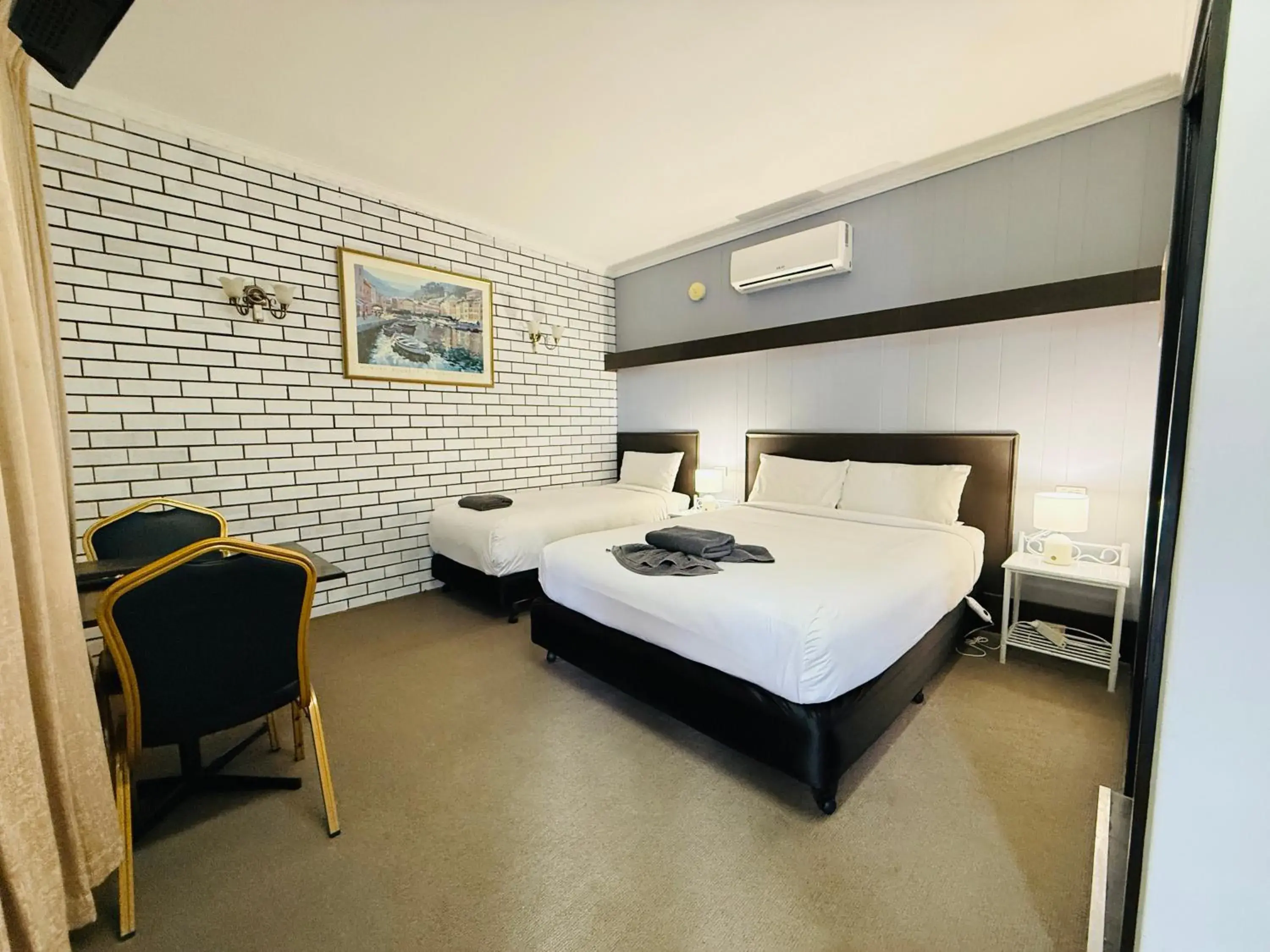 Twin Room - Disability Access in Motel St Arnaud Twin Room - Disability Access in Motel St Arnaud
