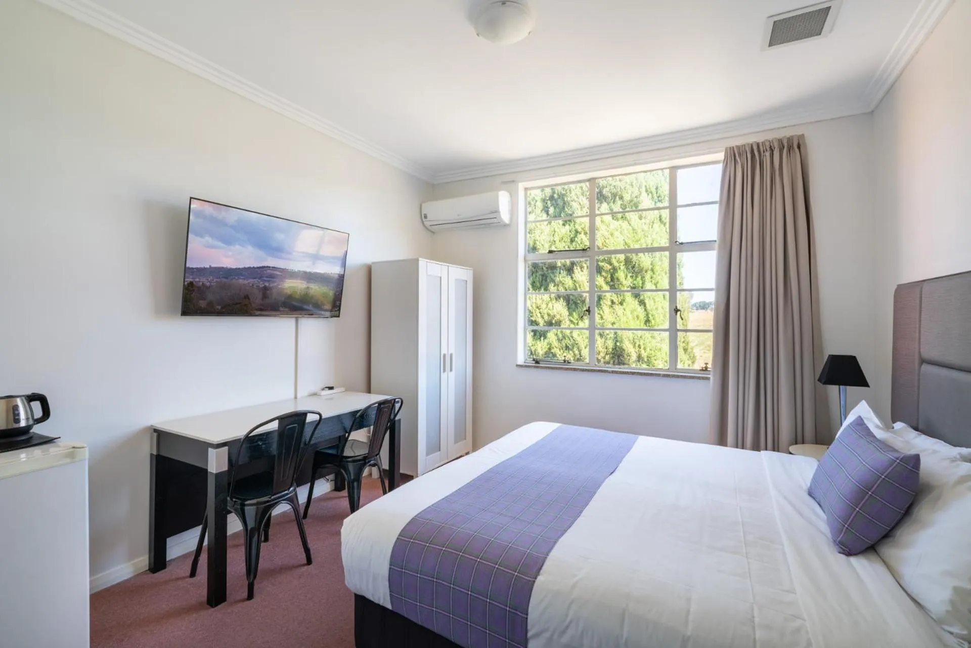 Photo of the whole room, Bed in The Hallows Accommodation