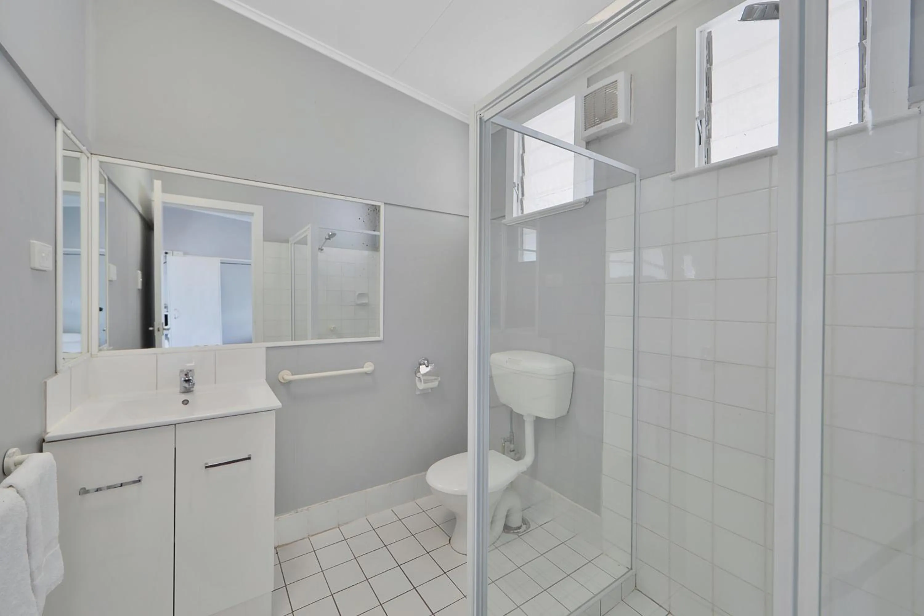 Shower in Ned Kelly's Motel