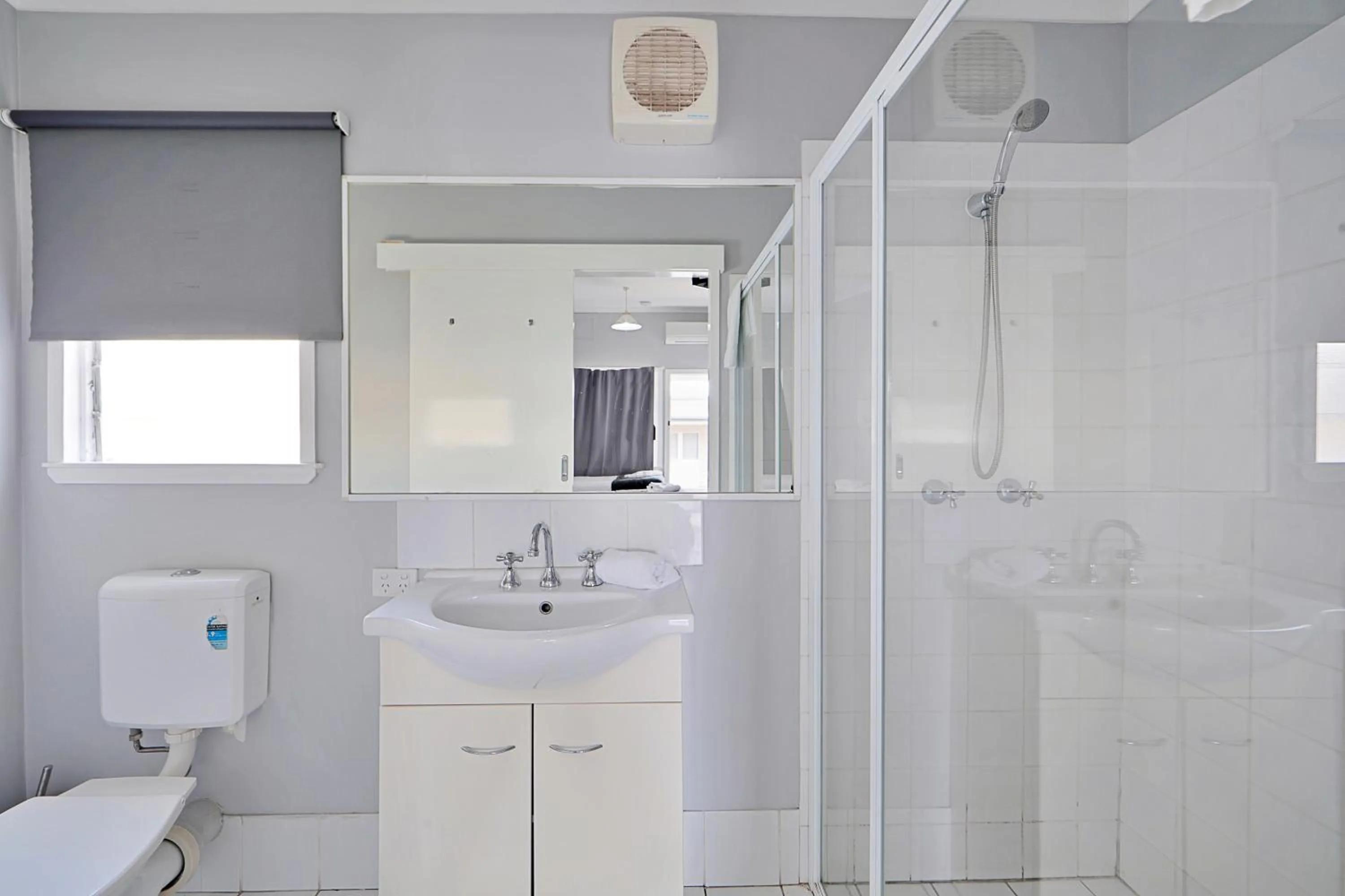 Shower in Ned Kelly's Motel