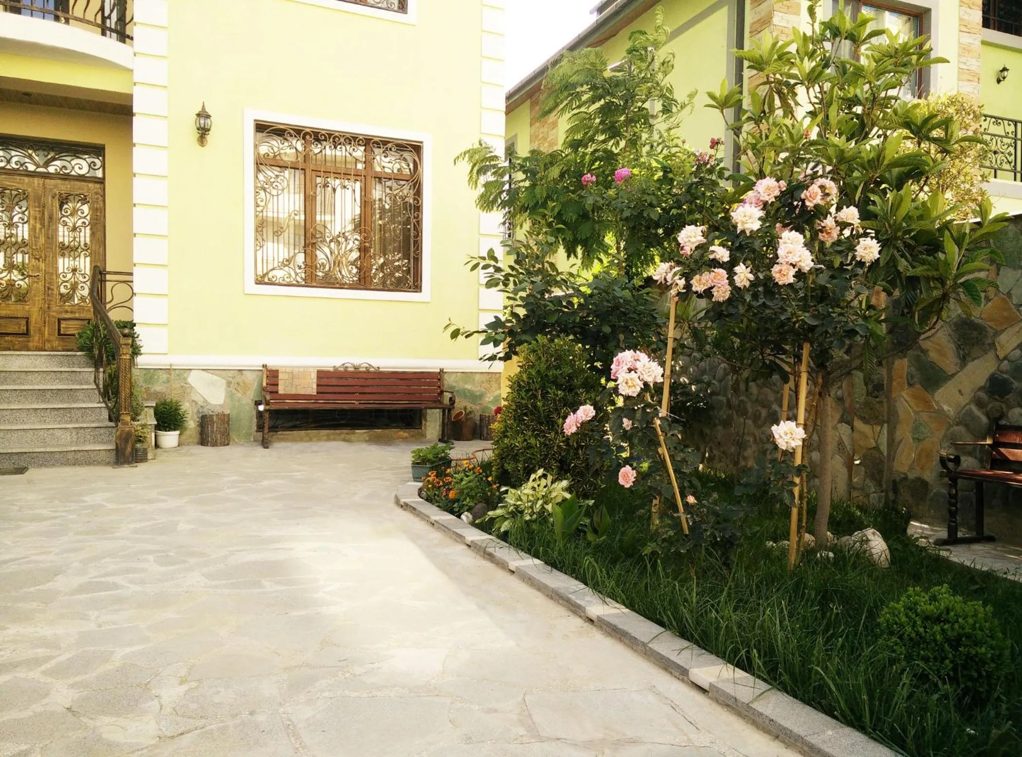 Garden view in Hotel Mimino