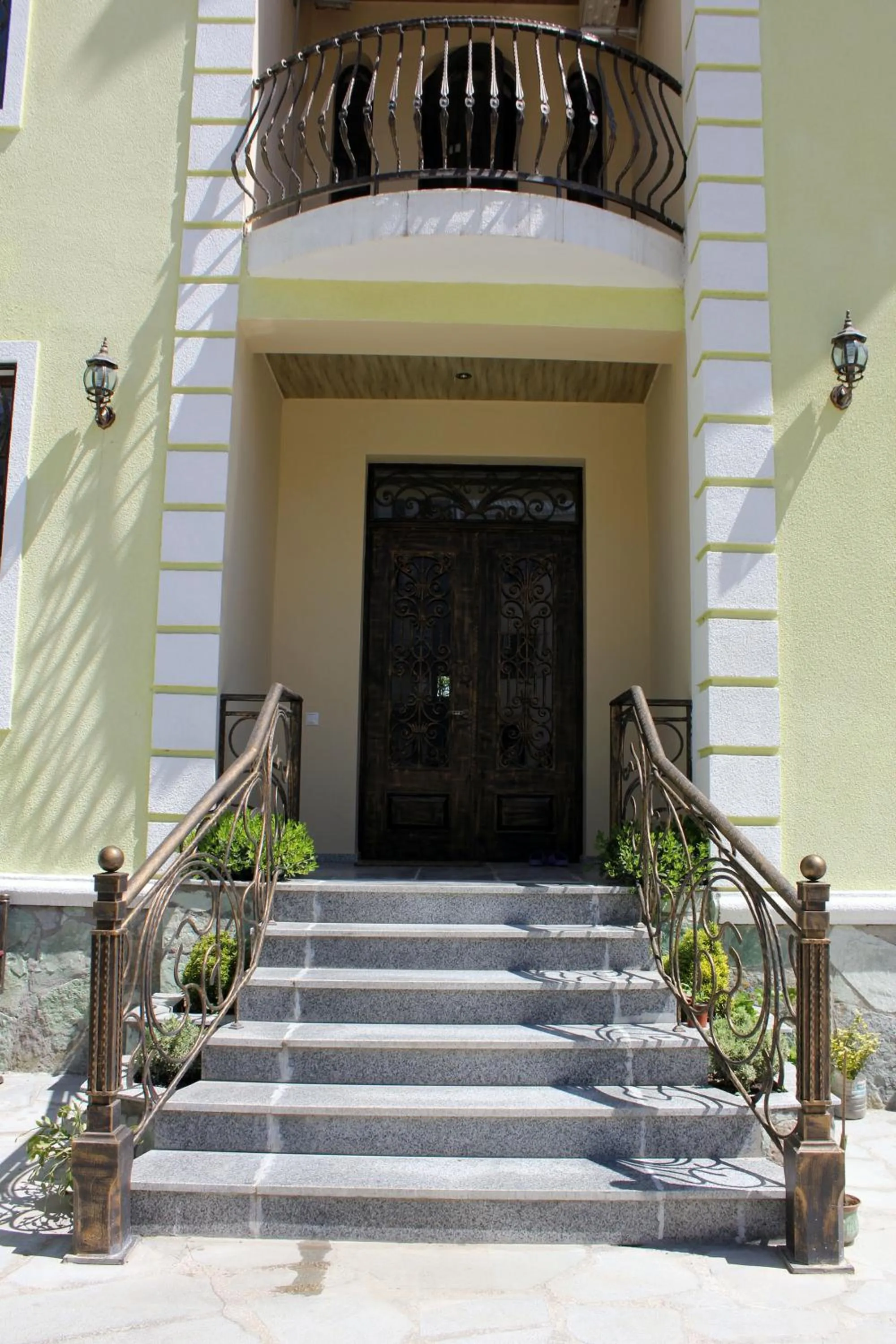Facade/entrance in Hotel Mimino