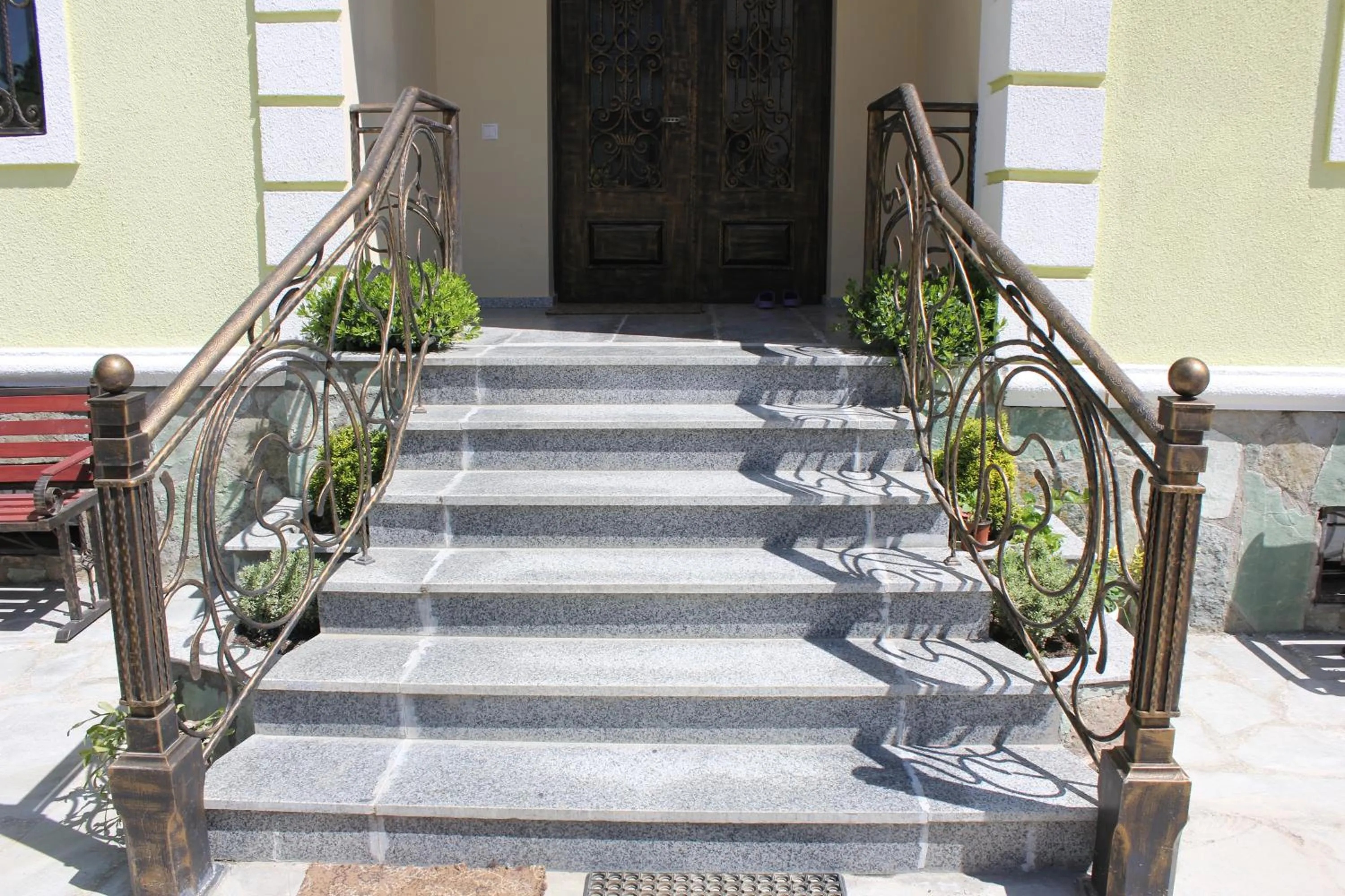 Facade/entrance in Hotel Mimino
