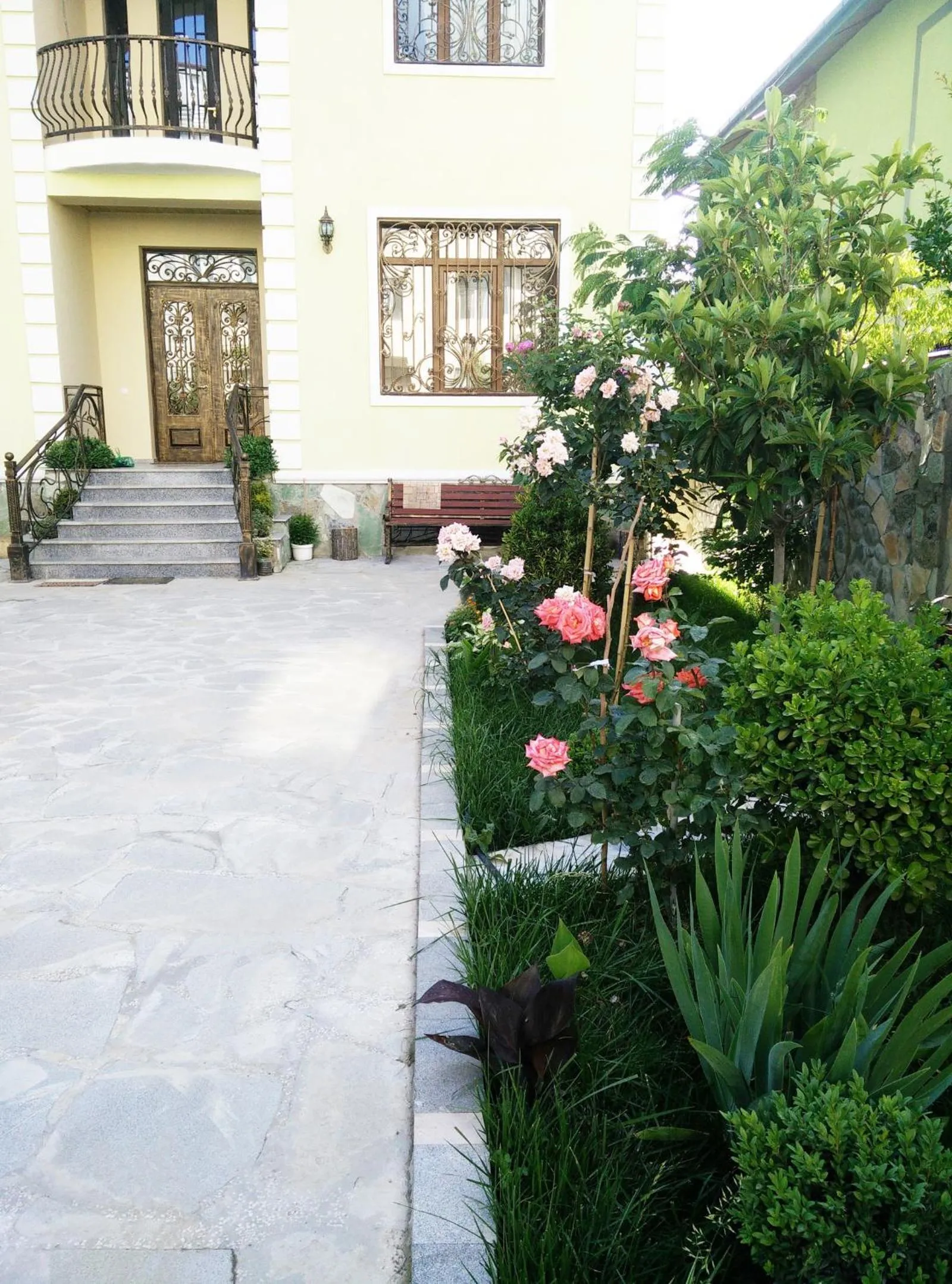 Garden view in Hotel Mimino