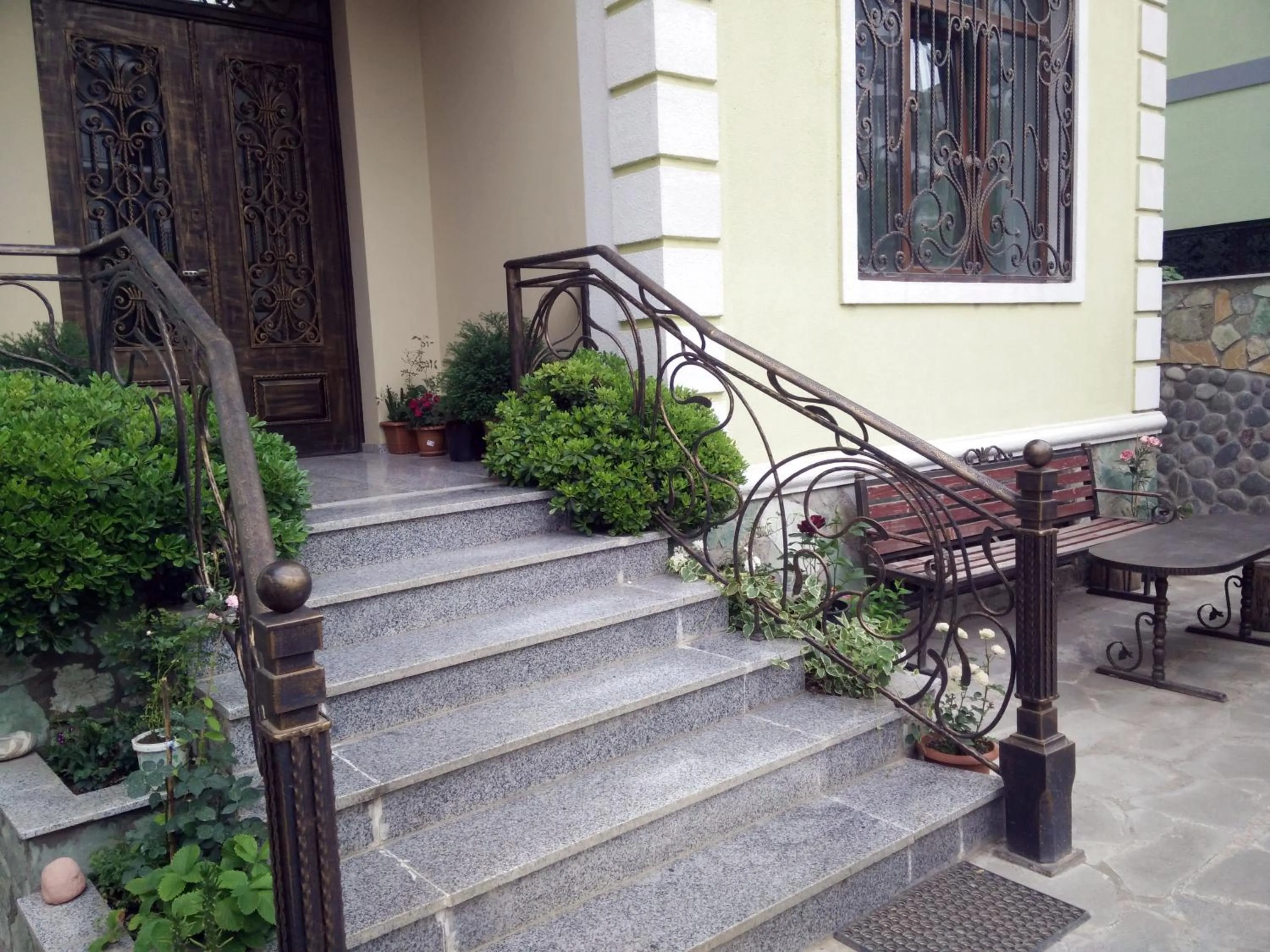 Garden view in Hotel Mimino