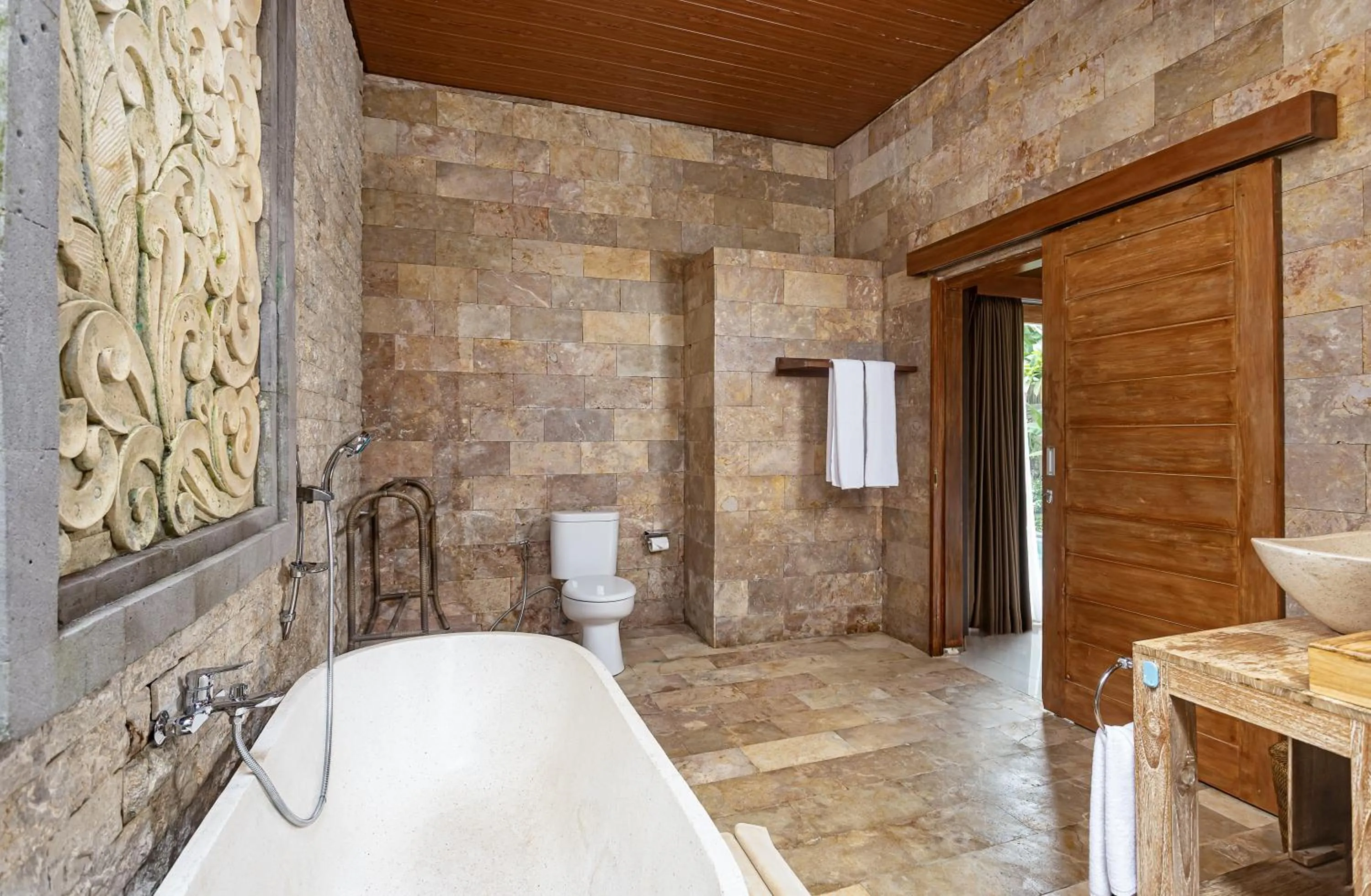 Toilet in Ubud Lestari Villa