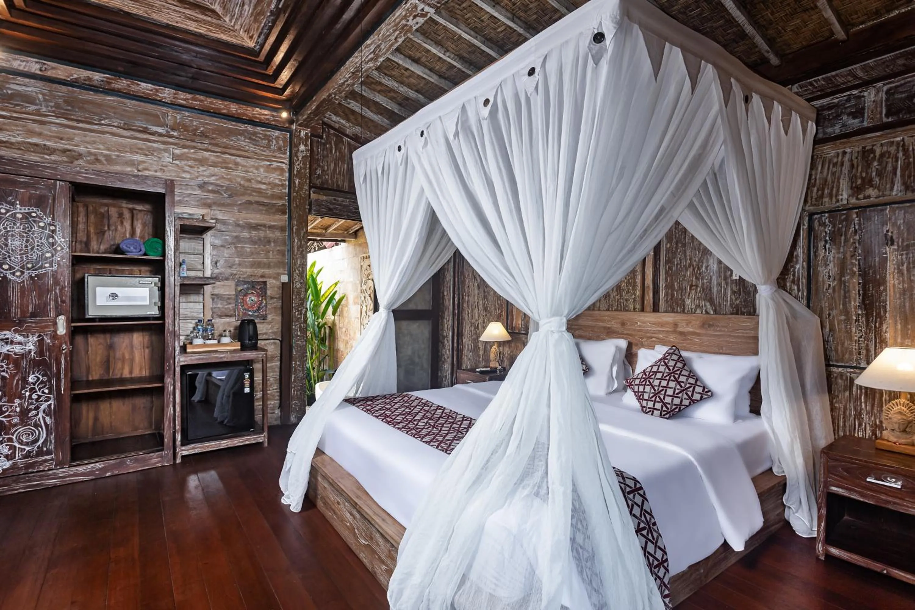 minibar, Bed in Ubud Lestari Villa