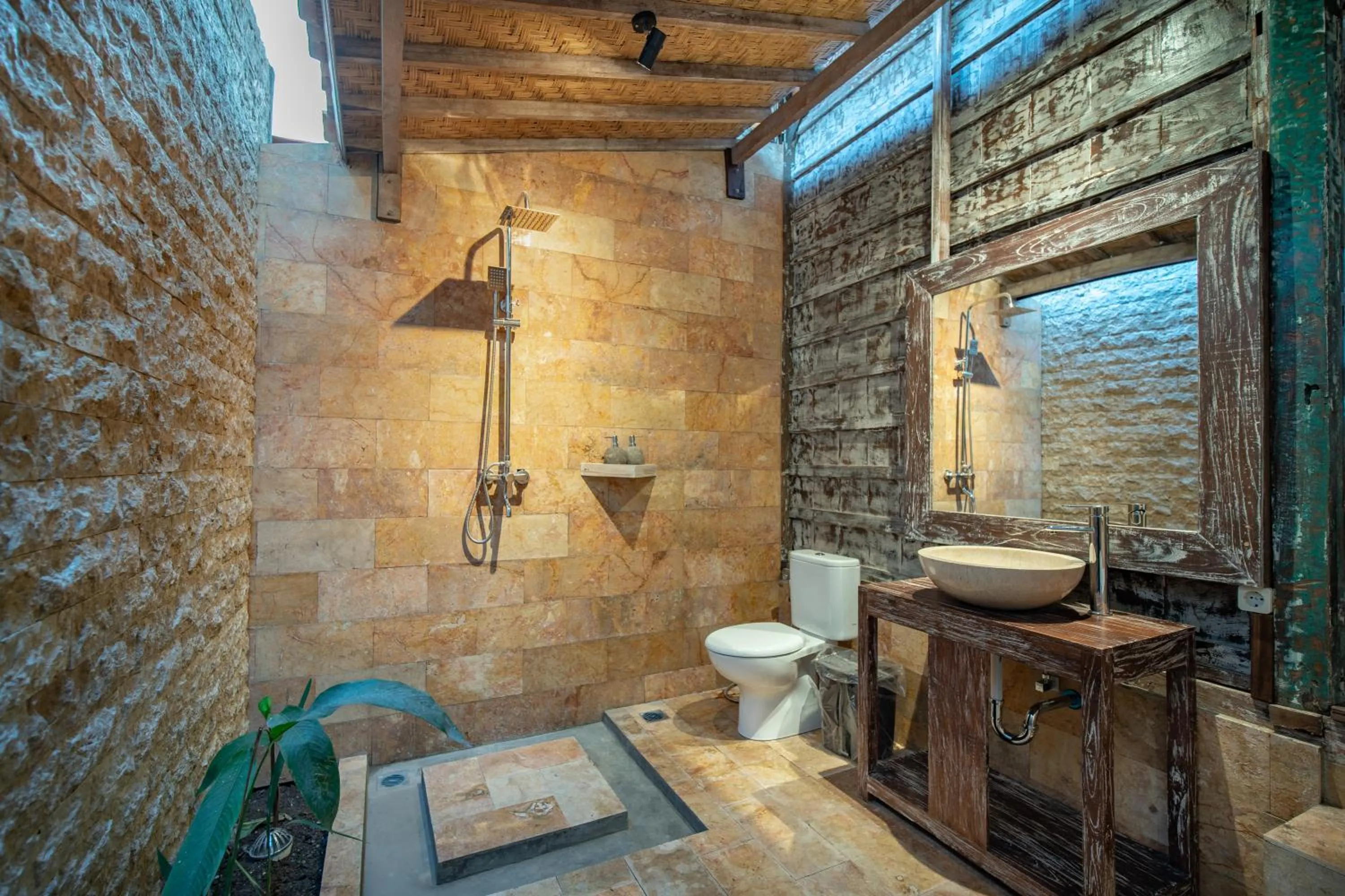 Shower in Ubud Lestari Villa