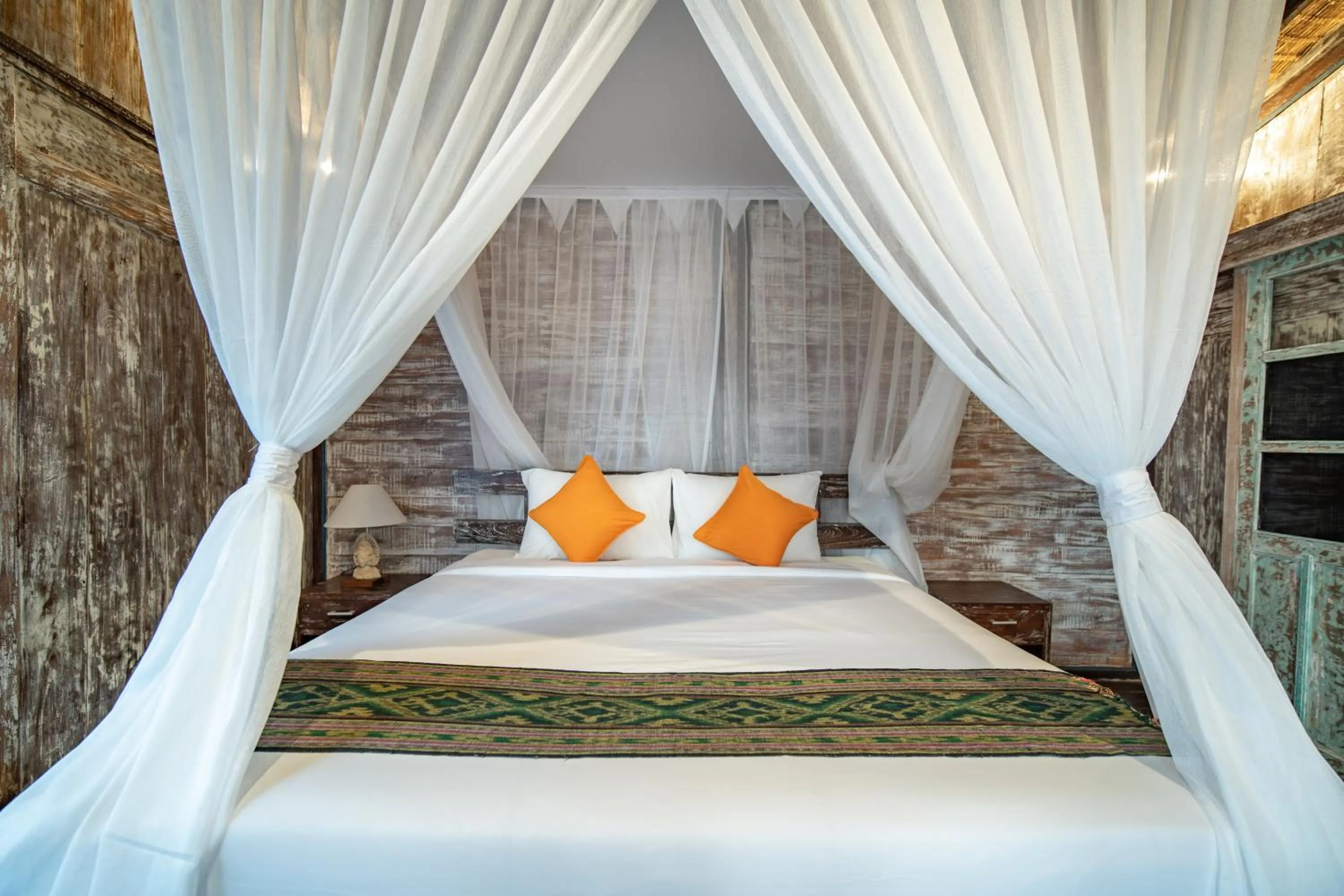 Photo of the whole room, Bed in Ubud Lestari Villa