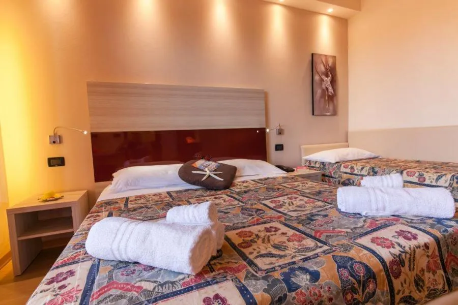 Bedroom, Bed in Hotel Krone