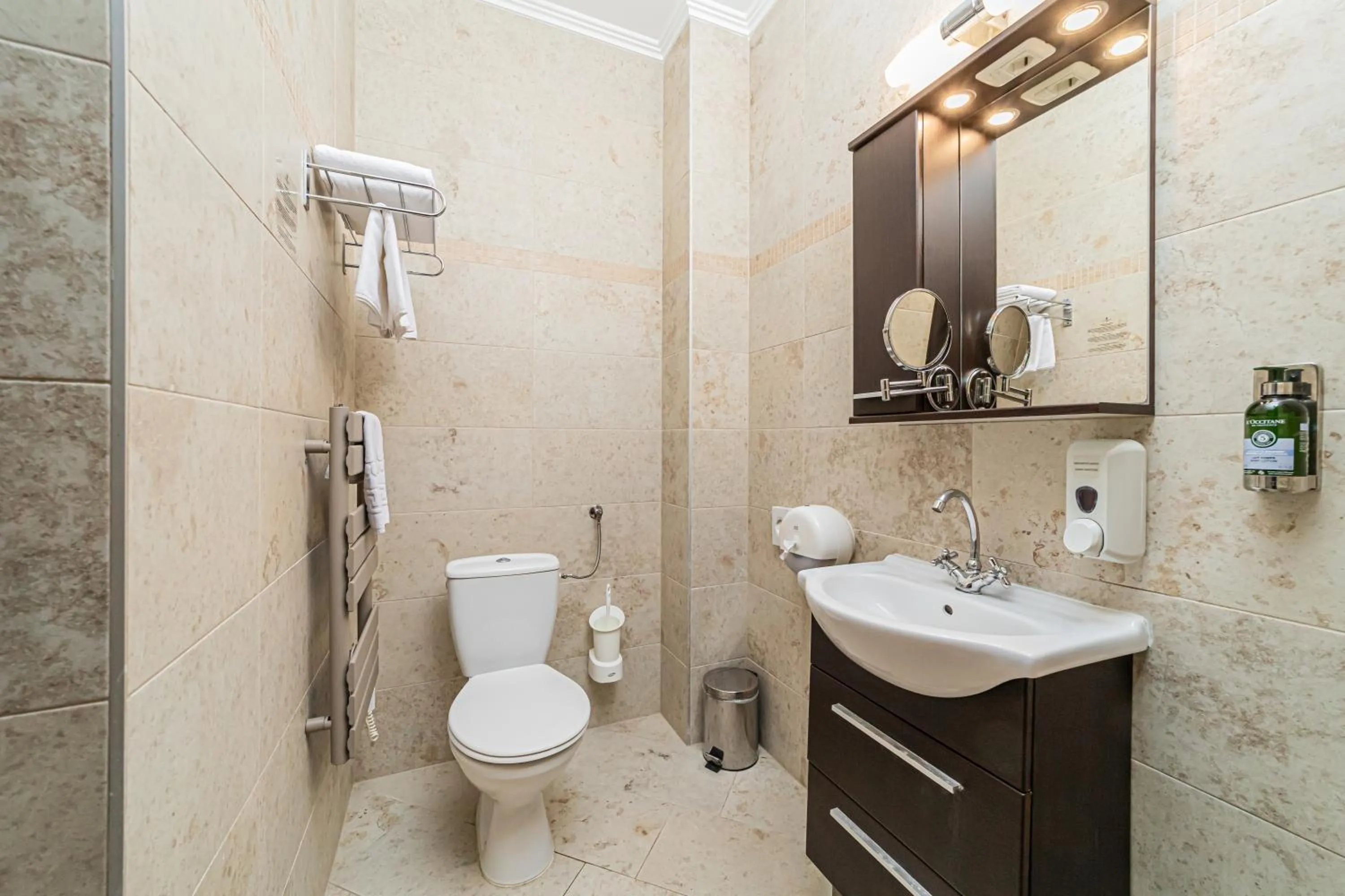 Bathroom in Komló Hotel Gyula