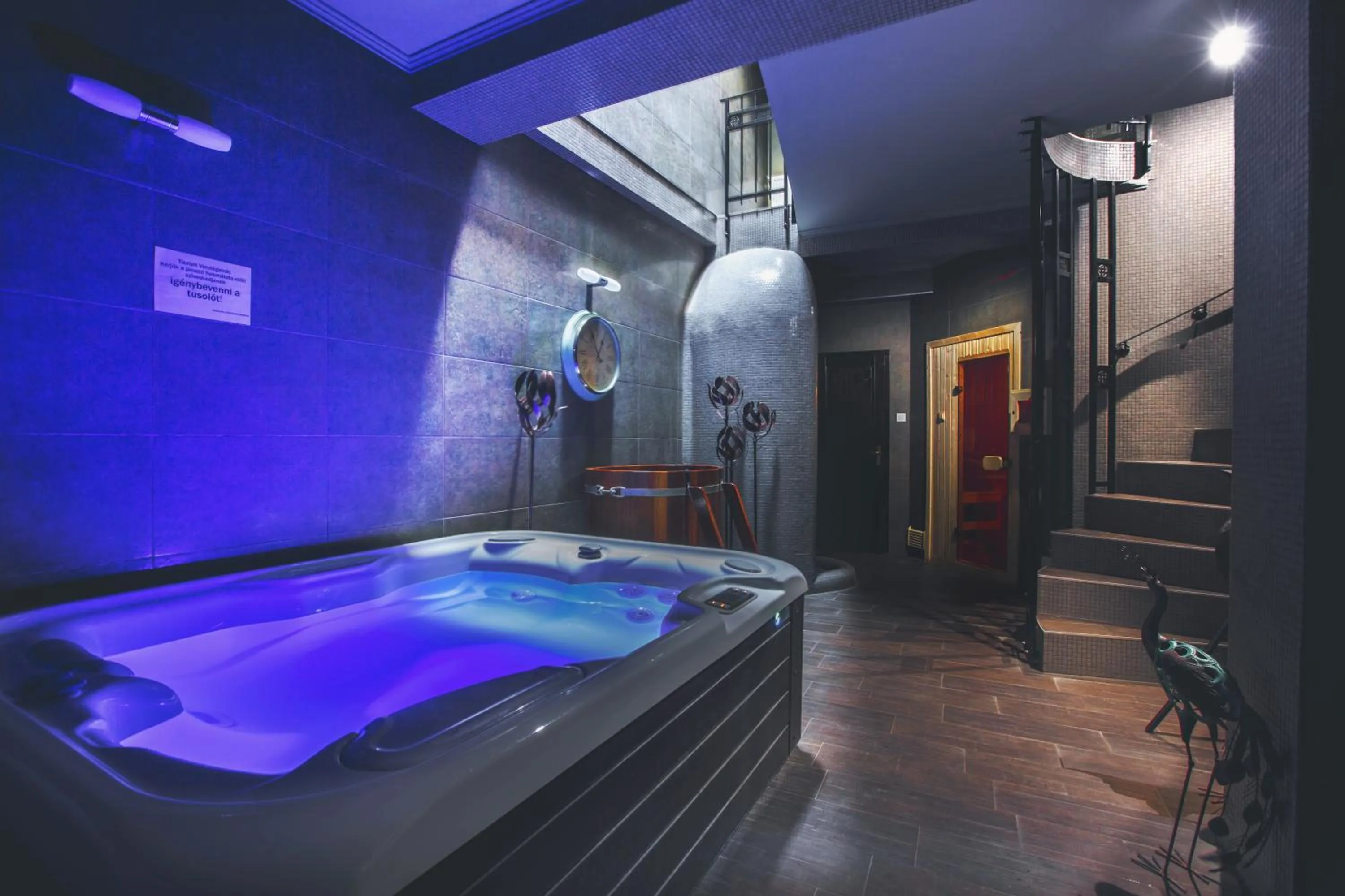 Hot Tub in Komló Hotel Gyula