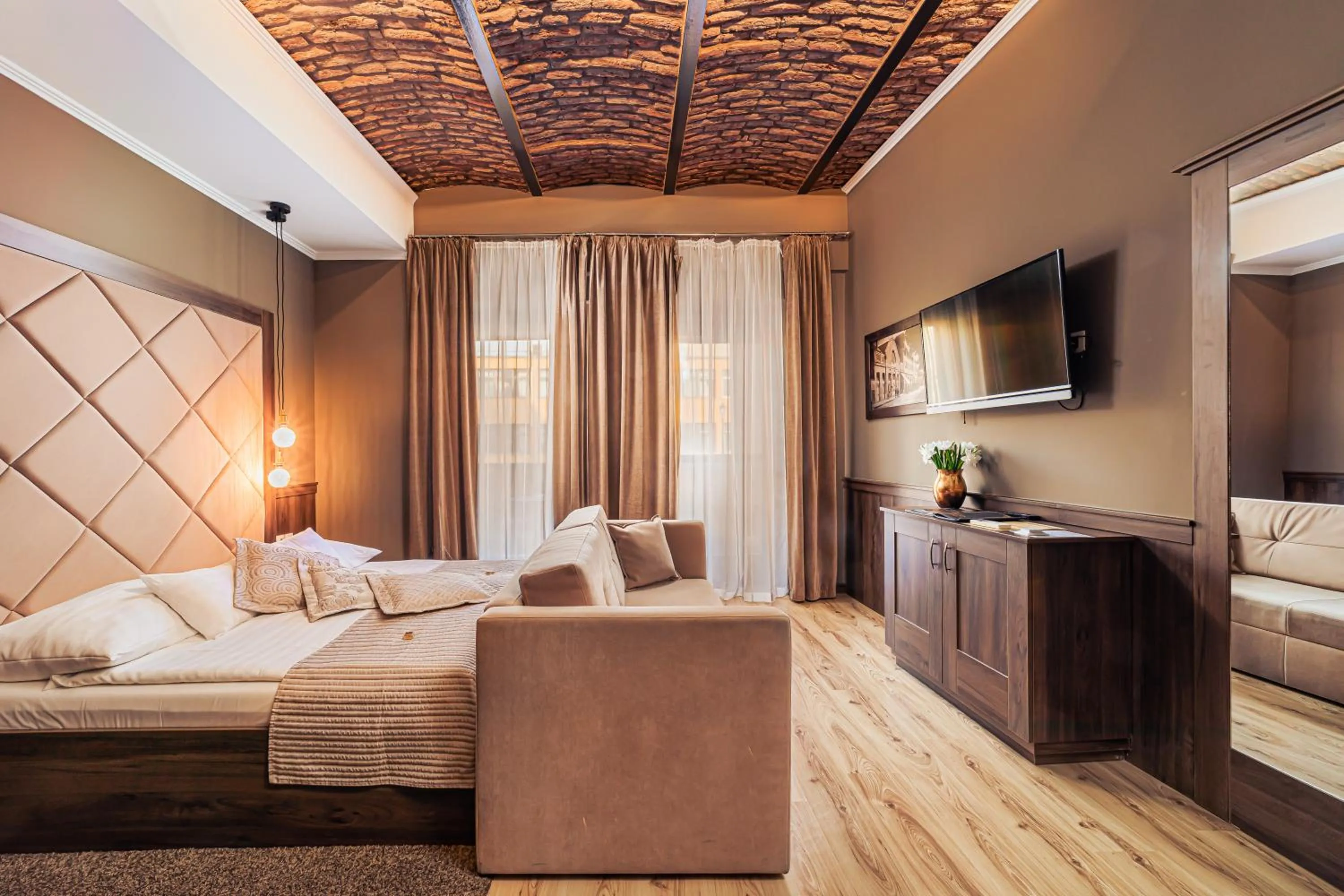 Photo of the whole room, Bed in Komló Hotel Gyula