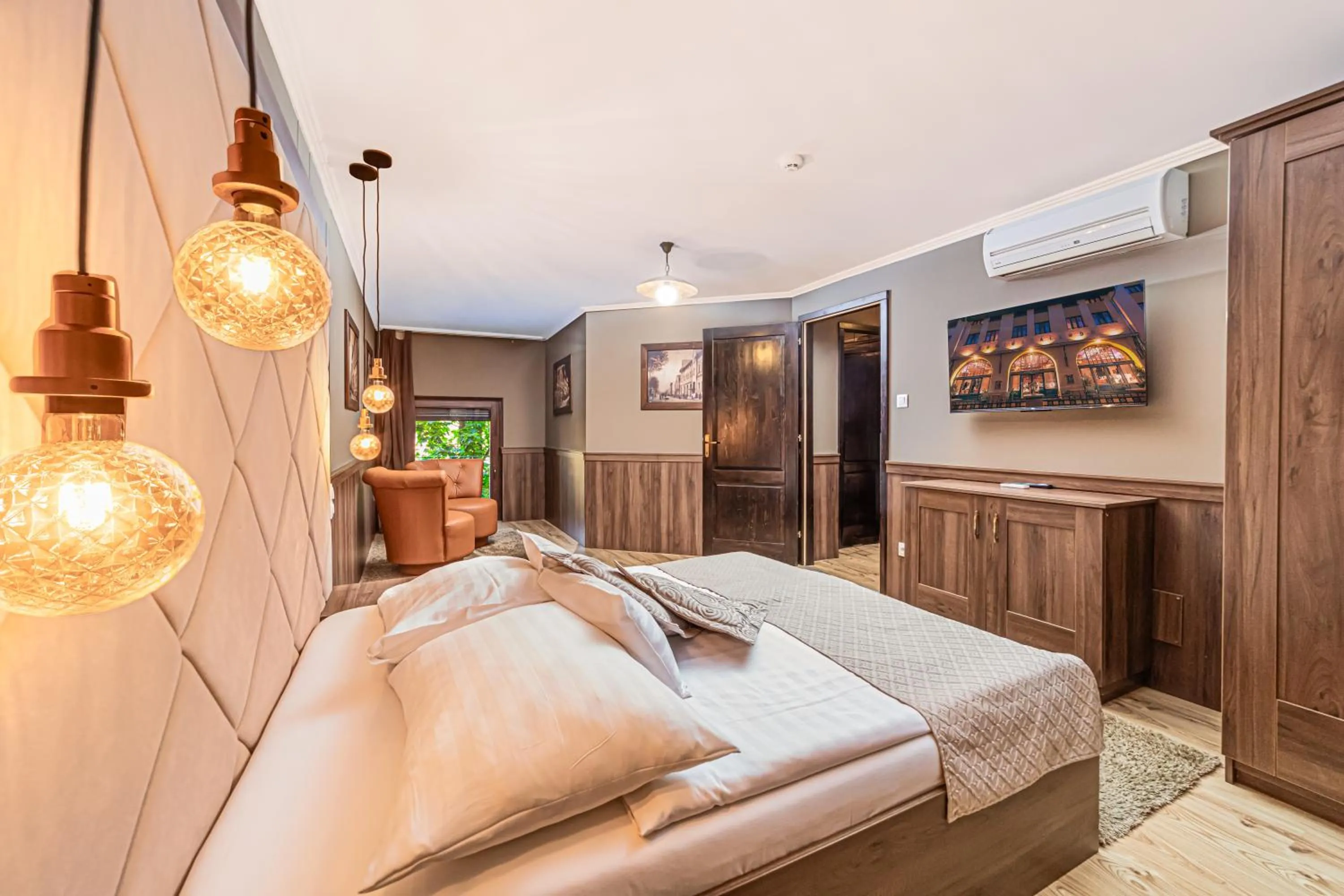 Bedroom, Bed in Komló Hotel Gyula