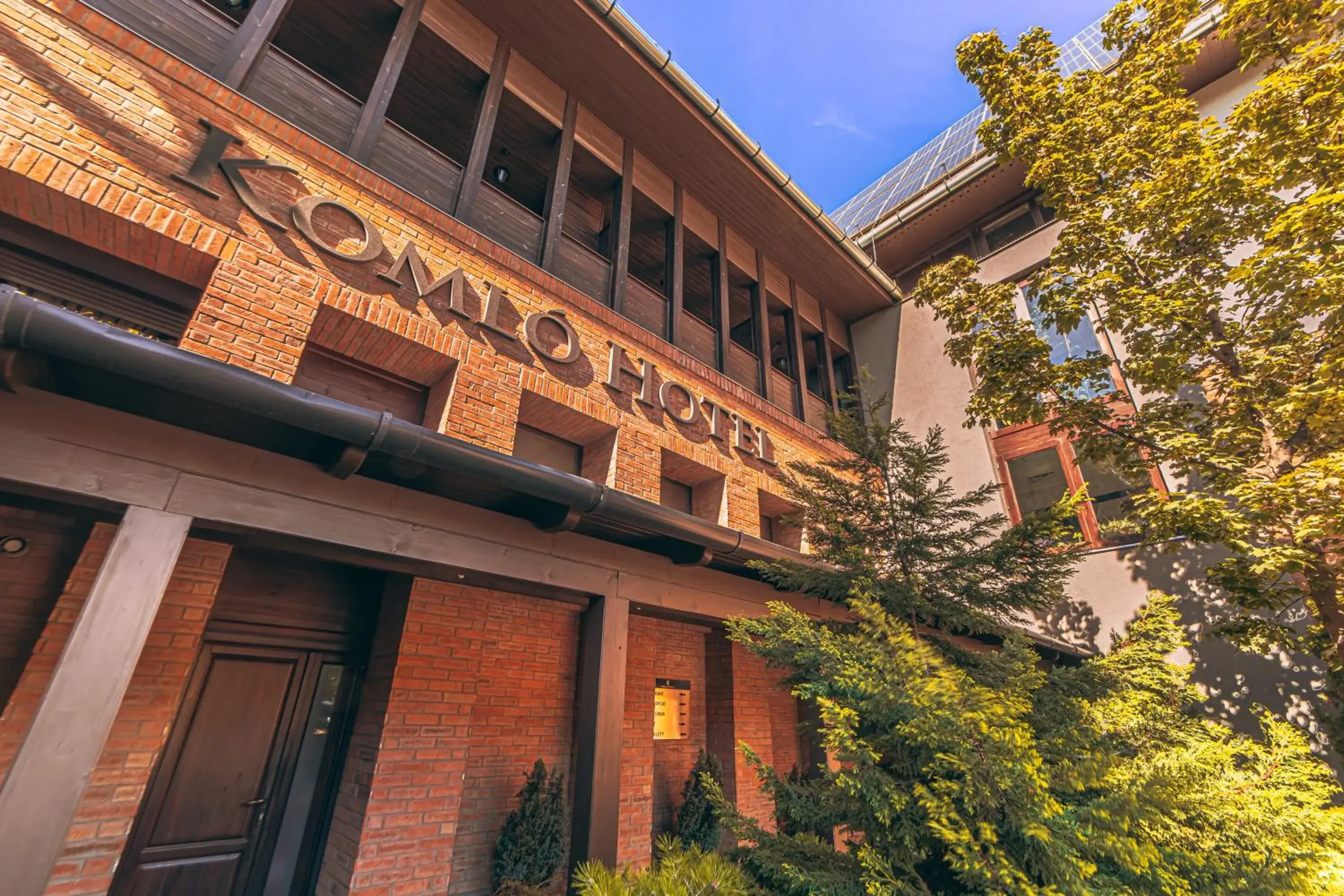 Property building in Komló Hotel Gyula Property building in Komló Hotel Gyula