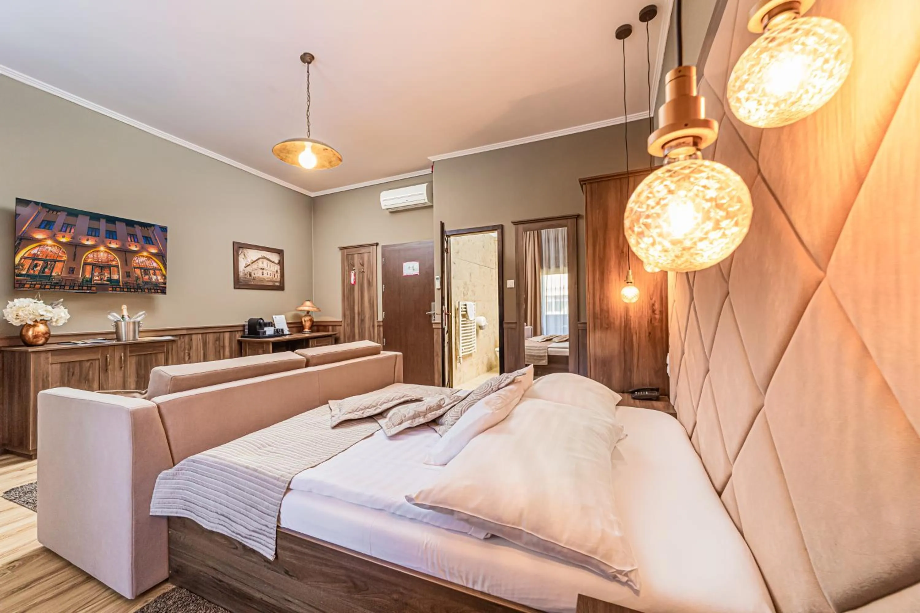 Bedroom, Bed in Komló Hotel Gyula