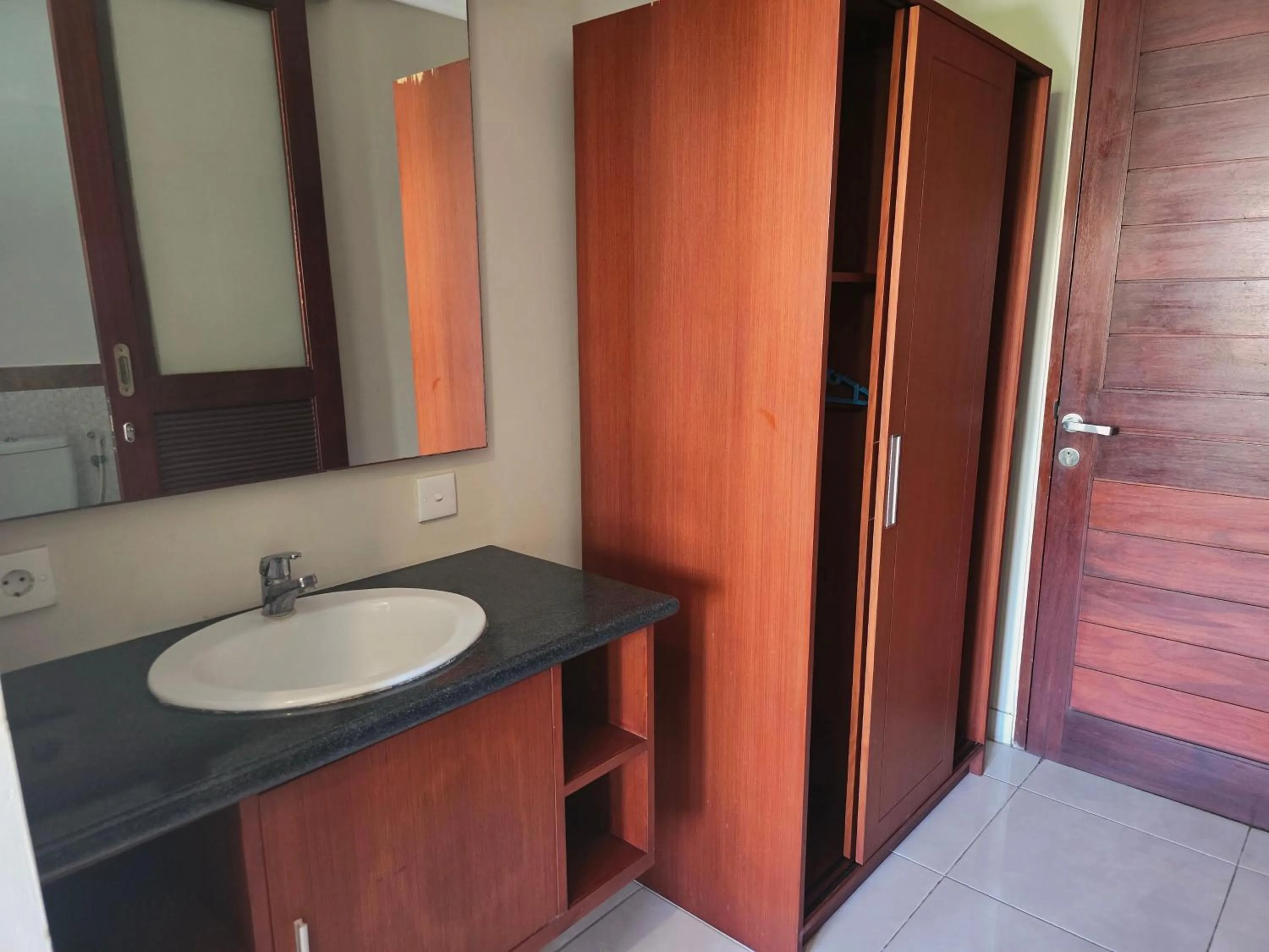 wardrobe in Keke Homestay Sanur