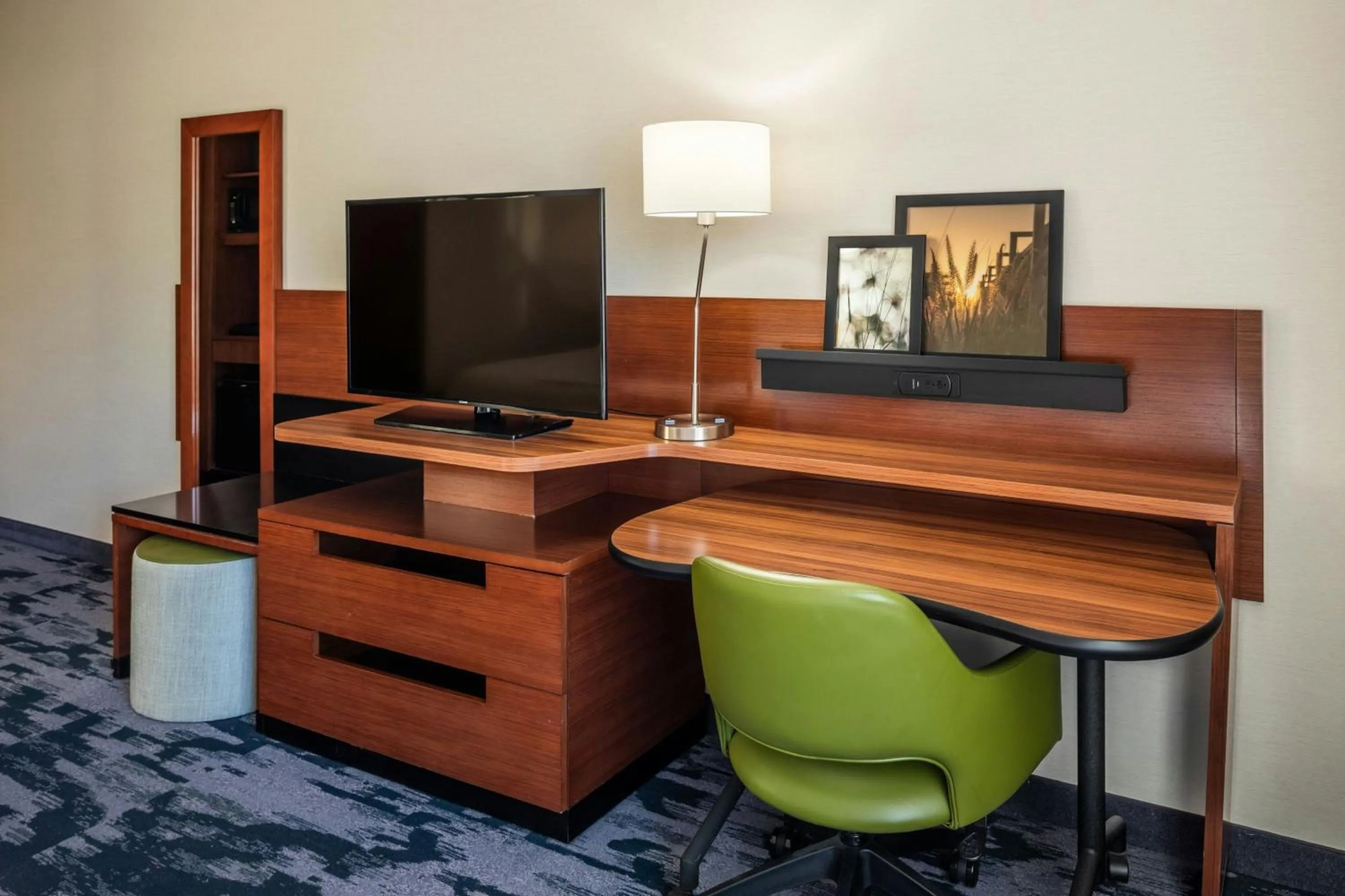 Photo of the whole room in Fairfield Inn & Suites by Marriott Akron Stow