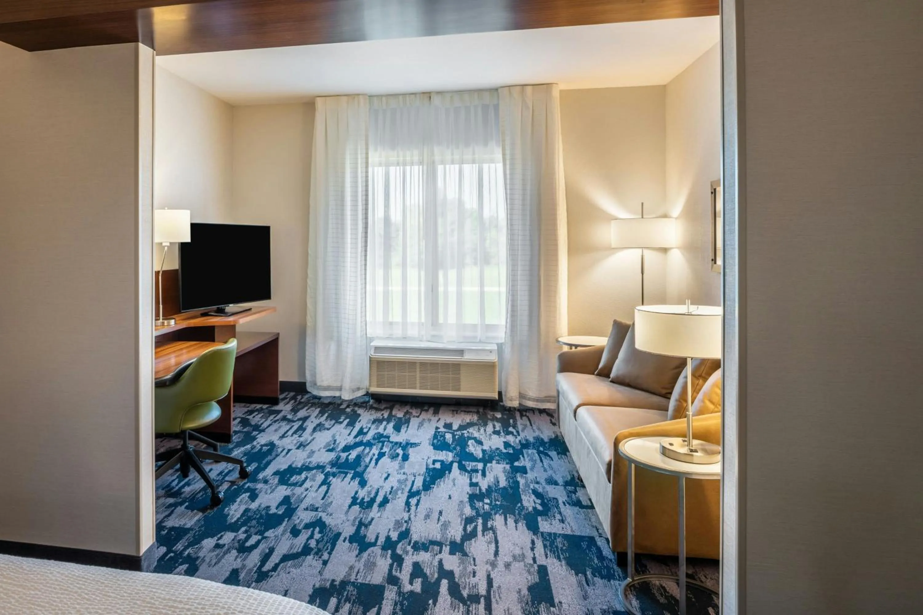 Bedroom, Bed in Fairfield Inn & Suites by Marriott Akron Stow