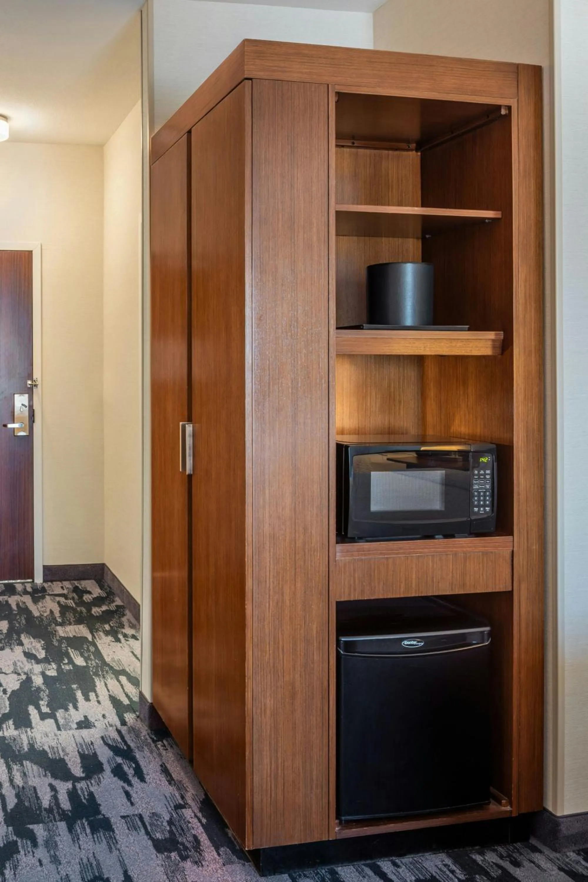 Photo of the whole room, Bed in Fairfield Inn & Suites by Marriott Akron Stow