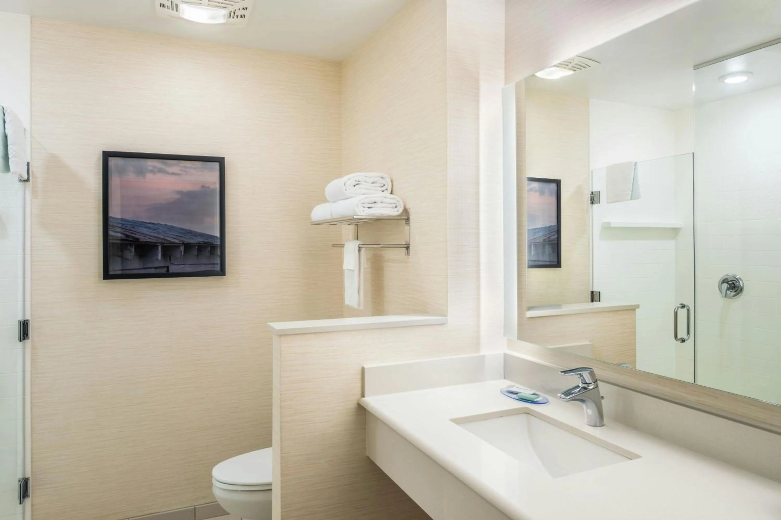 Bathroom in Fairfield Inn & Suites by Marriott Akron Stow