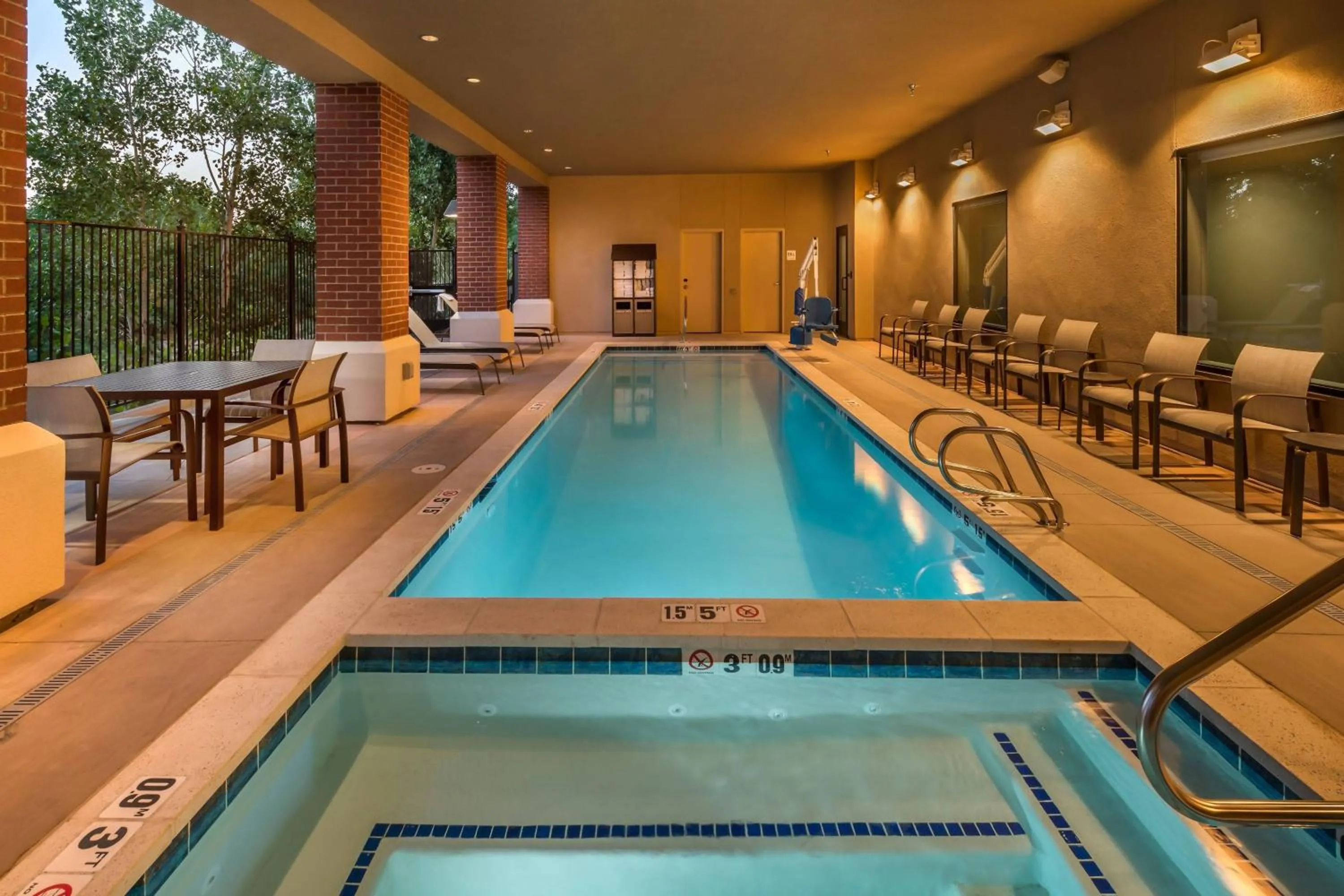 Swimming pool in Courtyard by Marriott Reno Downtown/Riverfront