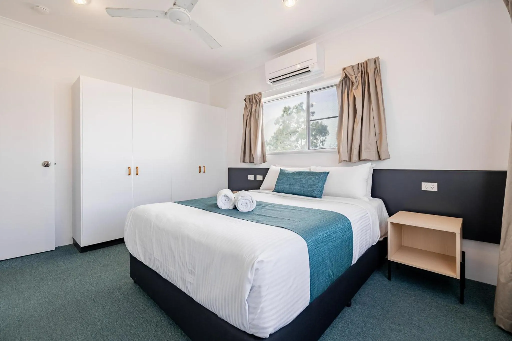 Bedroom, Bed in Maraboon Motor Inn