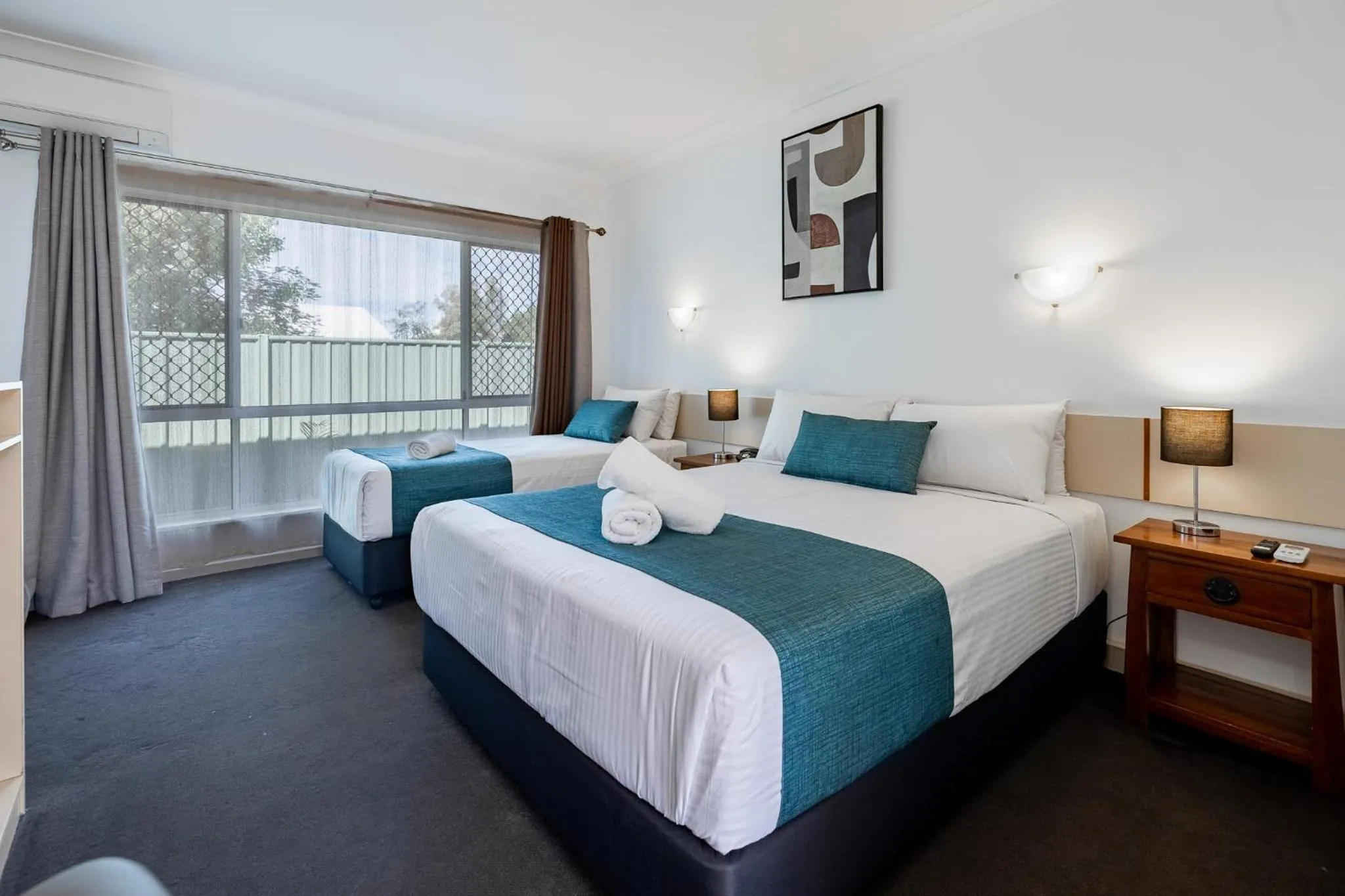 Bedroom, Bed in Maraboon Motor Inn