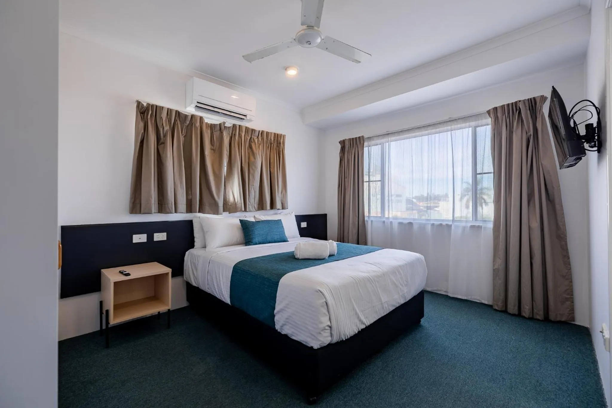 Bedroom, Bed in Maraboon Motor Inn