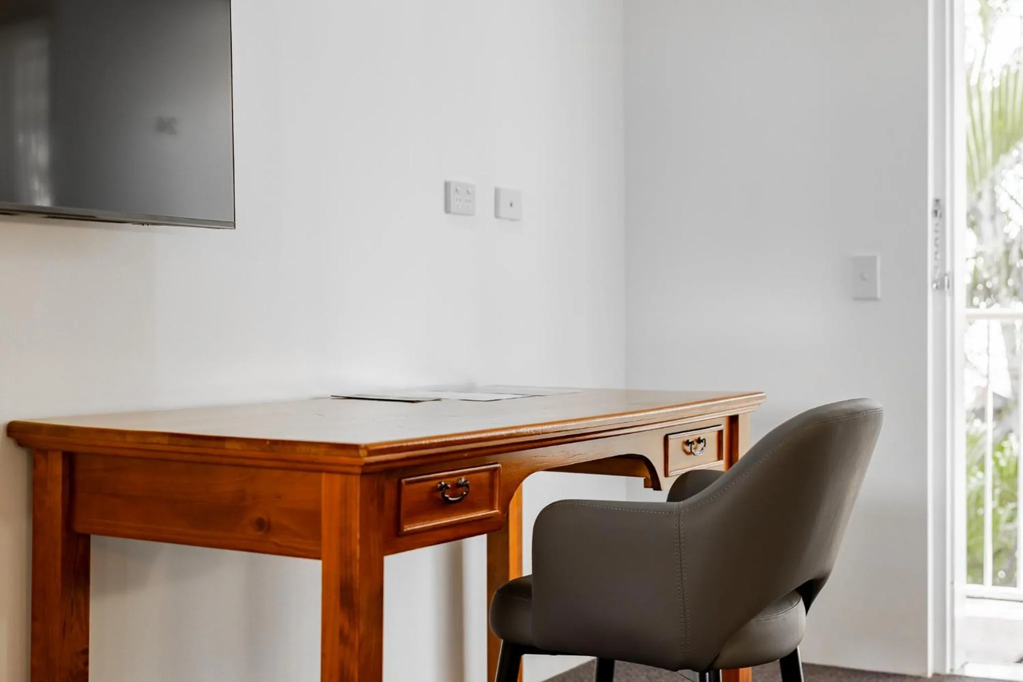 Seating area in Maraboon Motor Inn