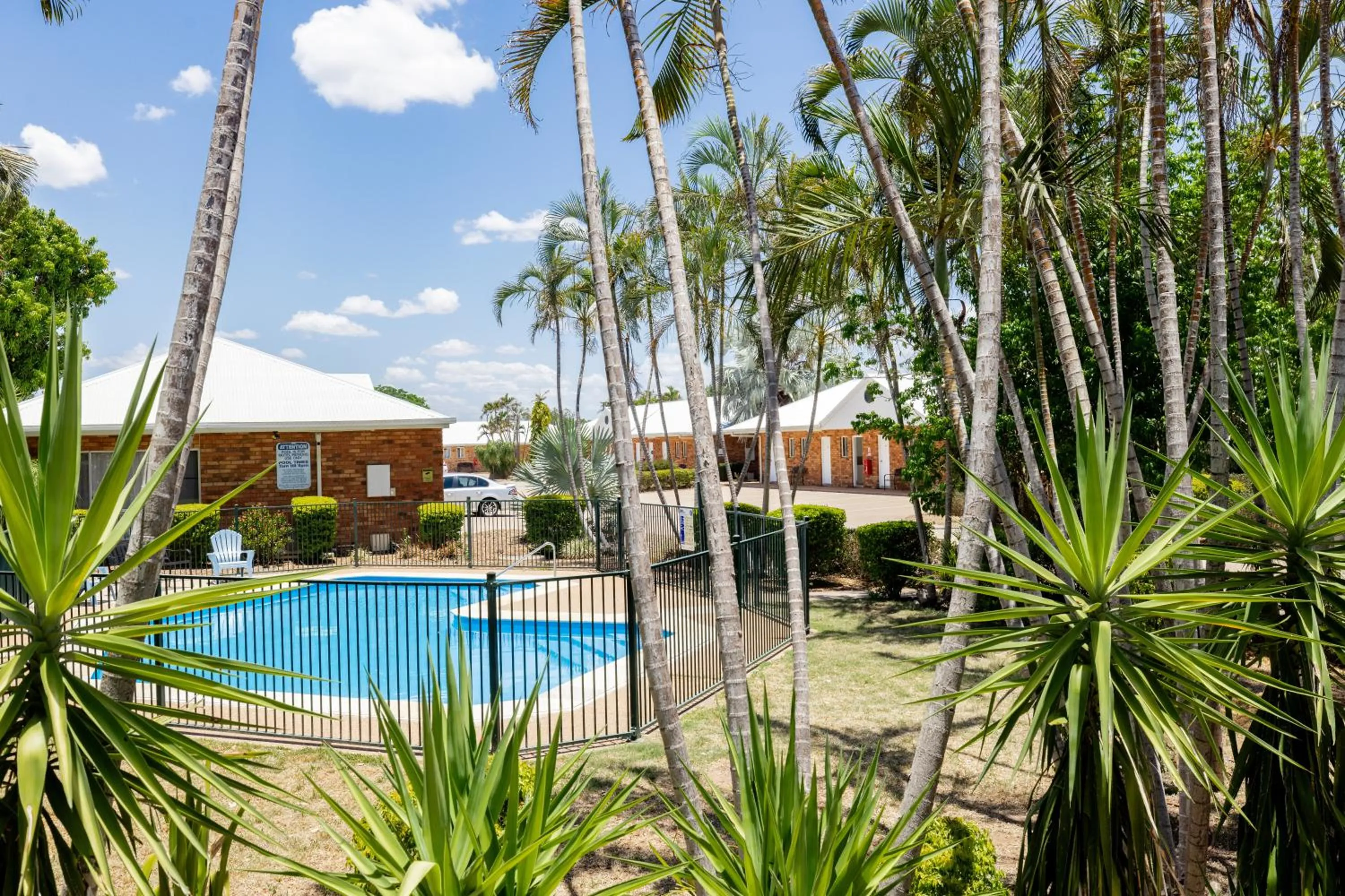 Pool view in Maraboon Motor Inn