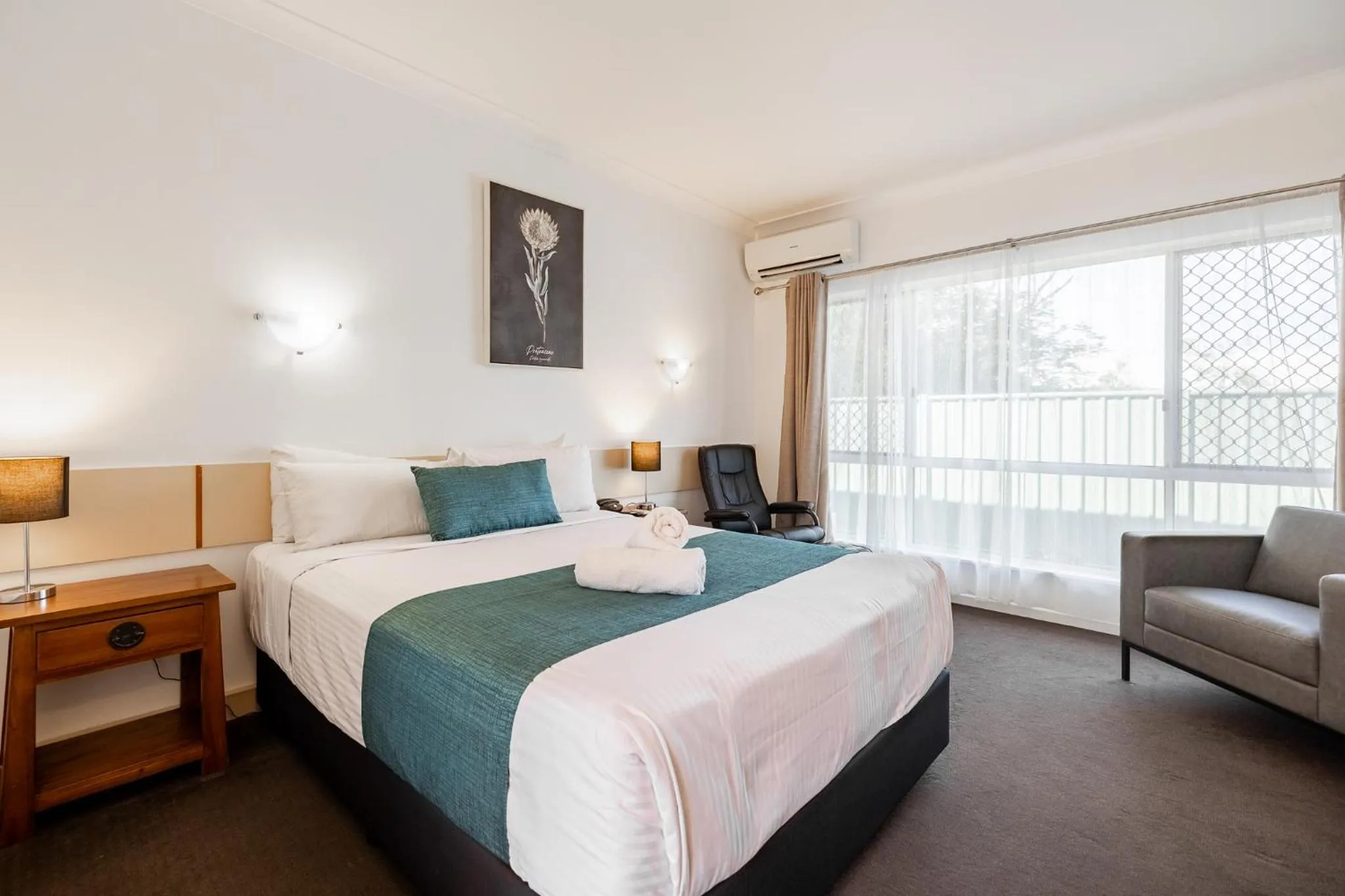 Bedroom, Bed in Maraboon Motor Inn