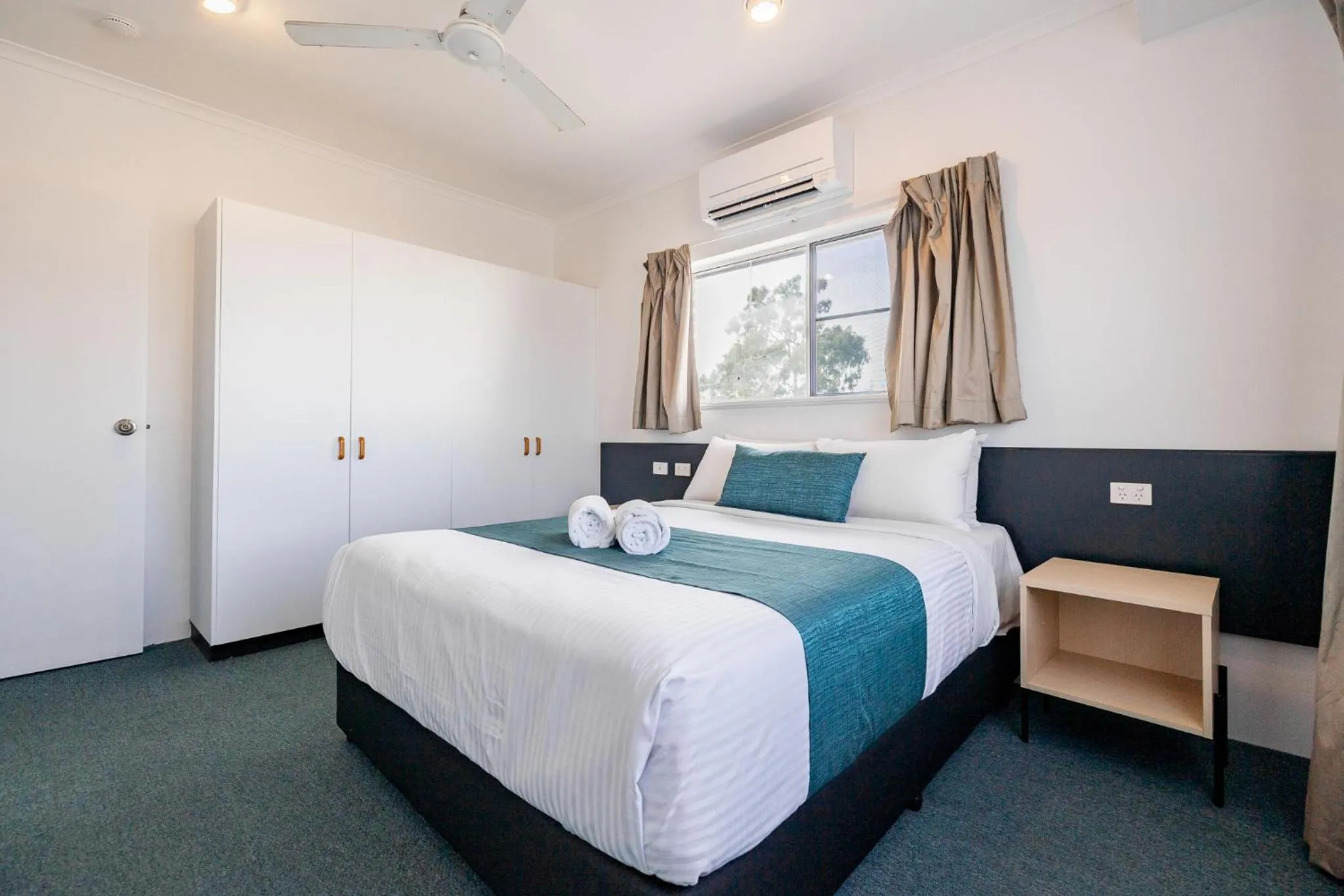 Bedroom, Bed in Maraboon Motor Inn