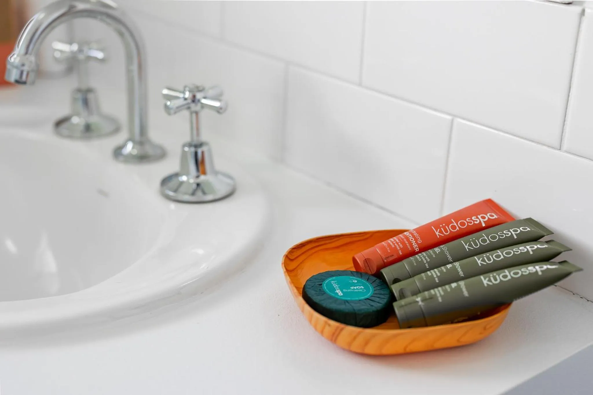 Bathroom in Maraboon Motor Inn