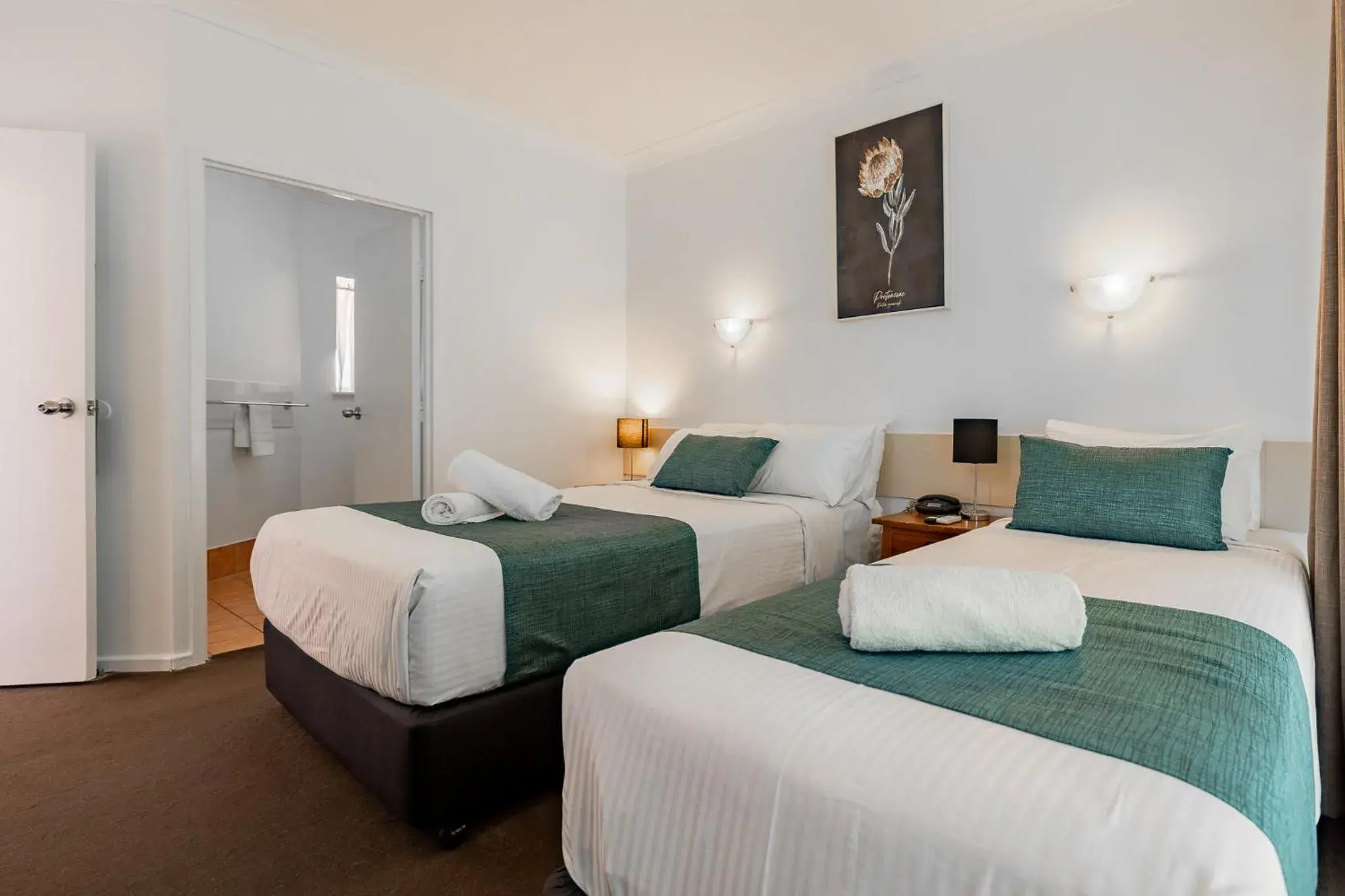 Junior Twin Room in Maraboon Motor Inn Junior Twin Room in Maraboon Motor Inn