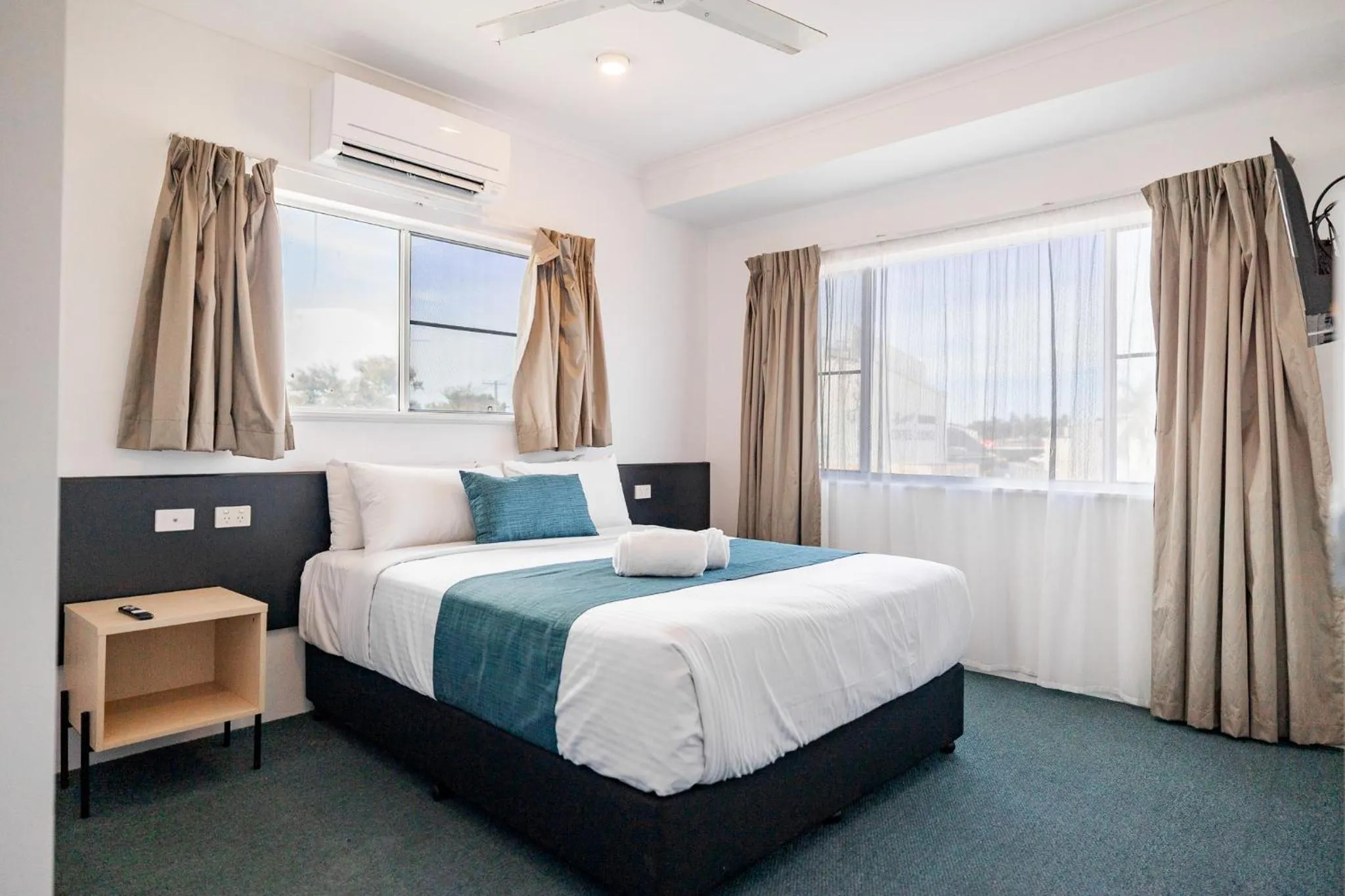 Bedroom, Bed in Maraboon Motor Inn