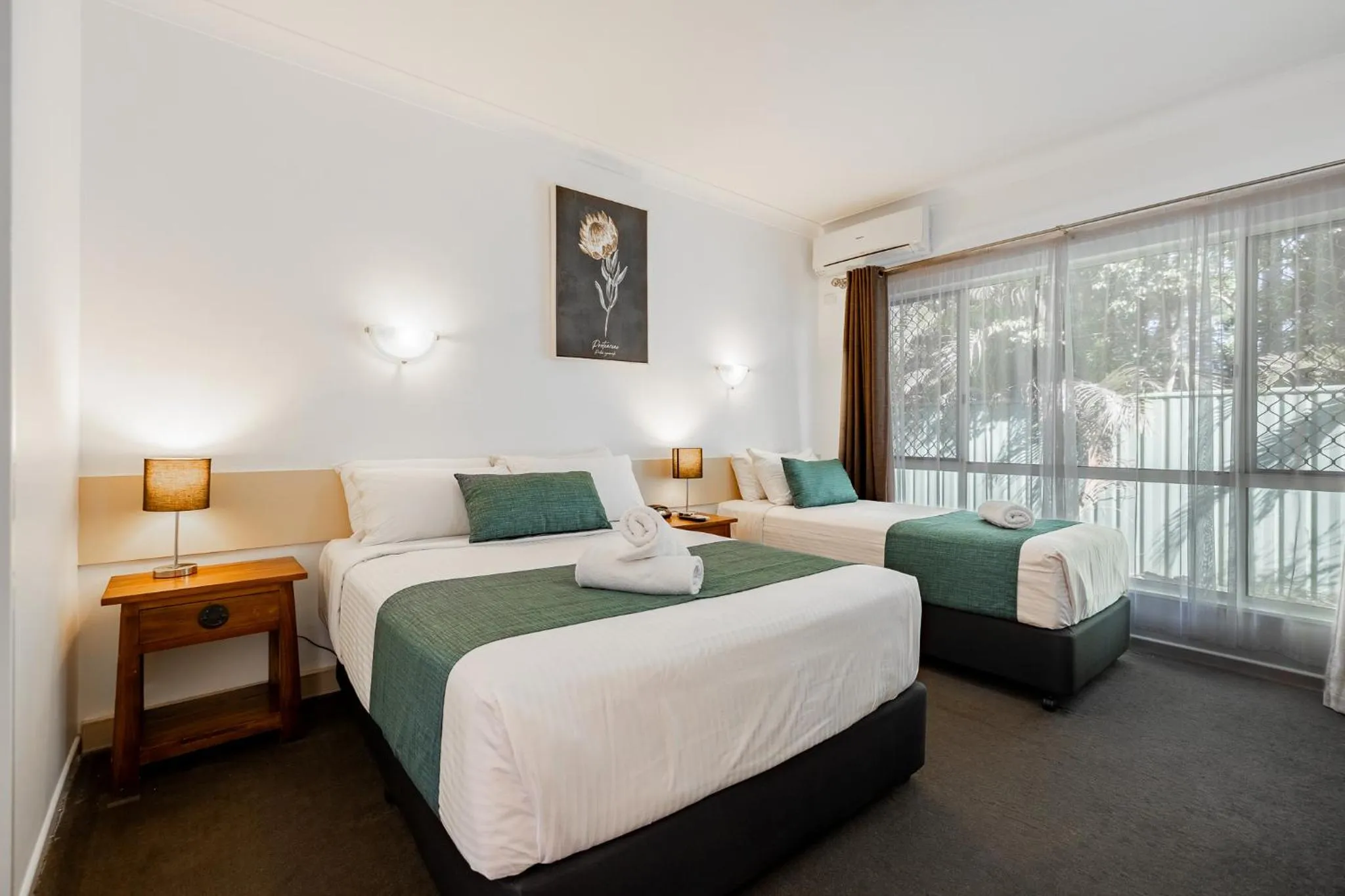 Bedroom, Bed in Maraboon Motor Inn