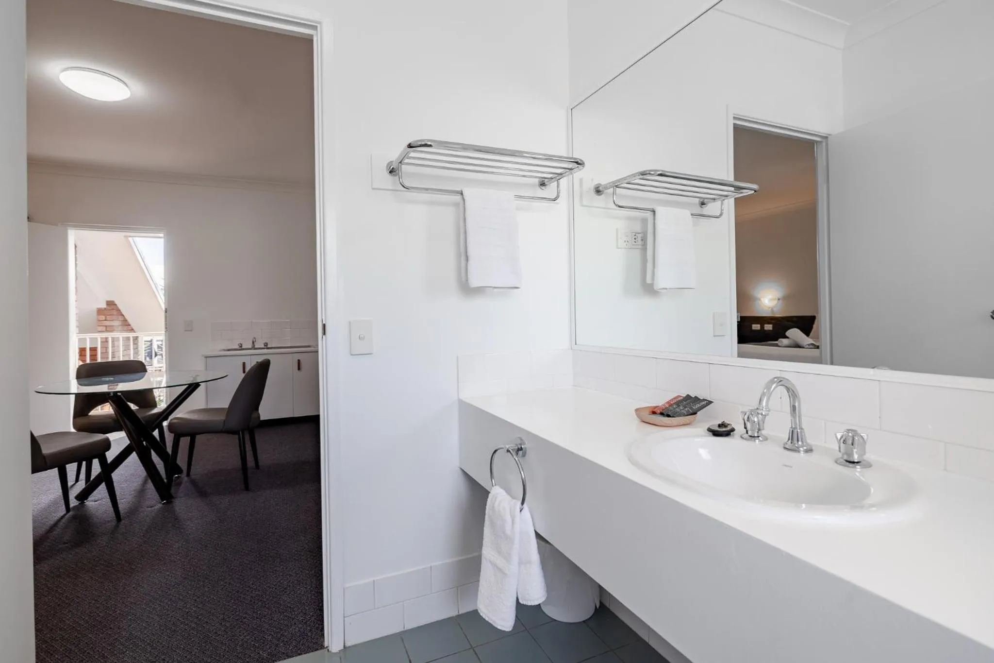 Bathroom in Maraboon Motor Inn