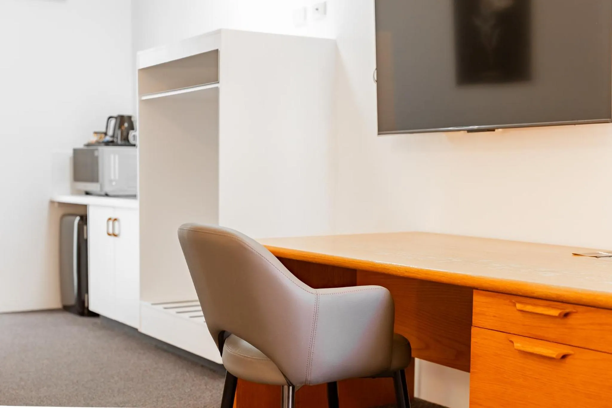 Seating area in Maraboon Motor Inn