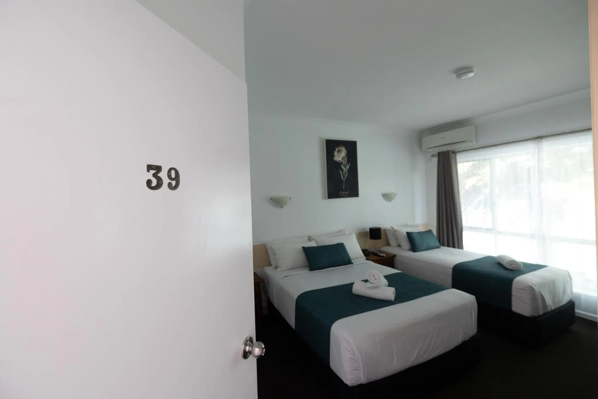 Bedroom, Bed in Maraboon Motor Inn