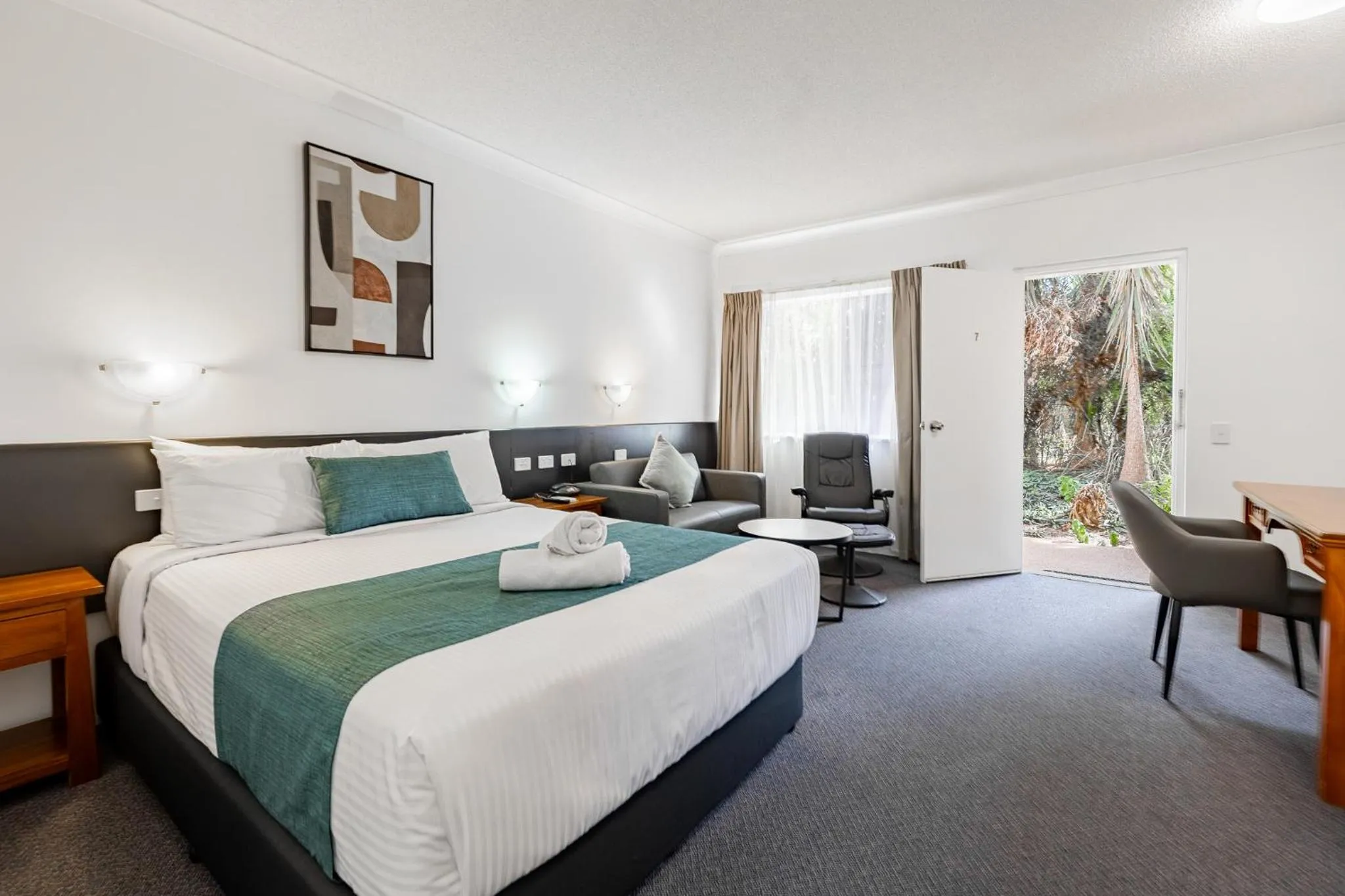 Bedroom, Bed in Maraboon Motor Inn