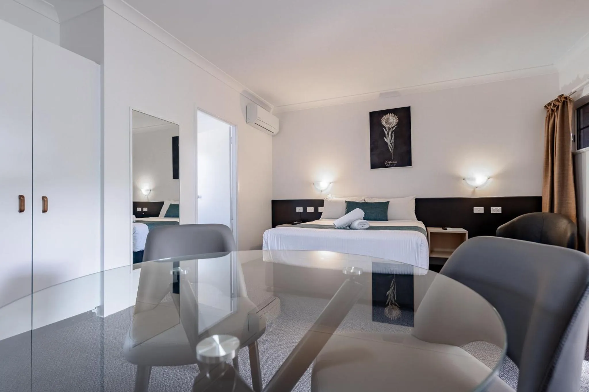 Bedroom, Bed in Maraboon Motor Inn