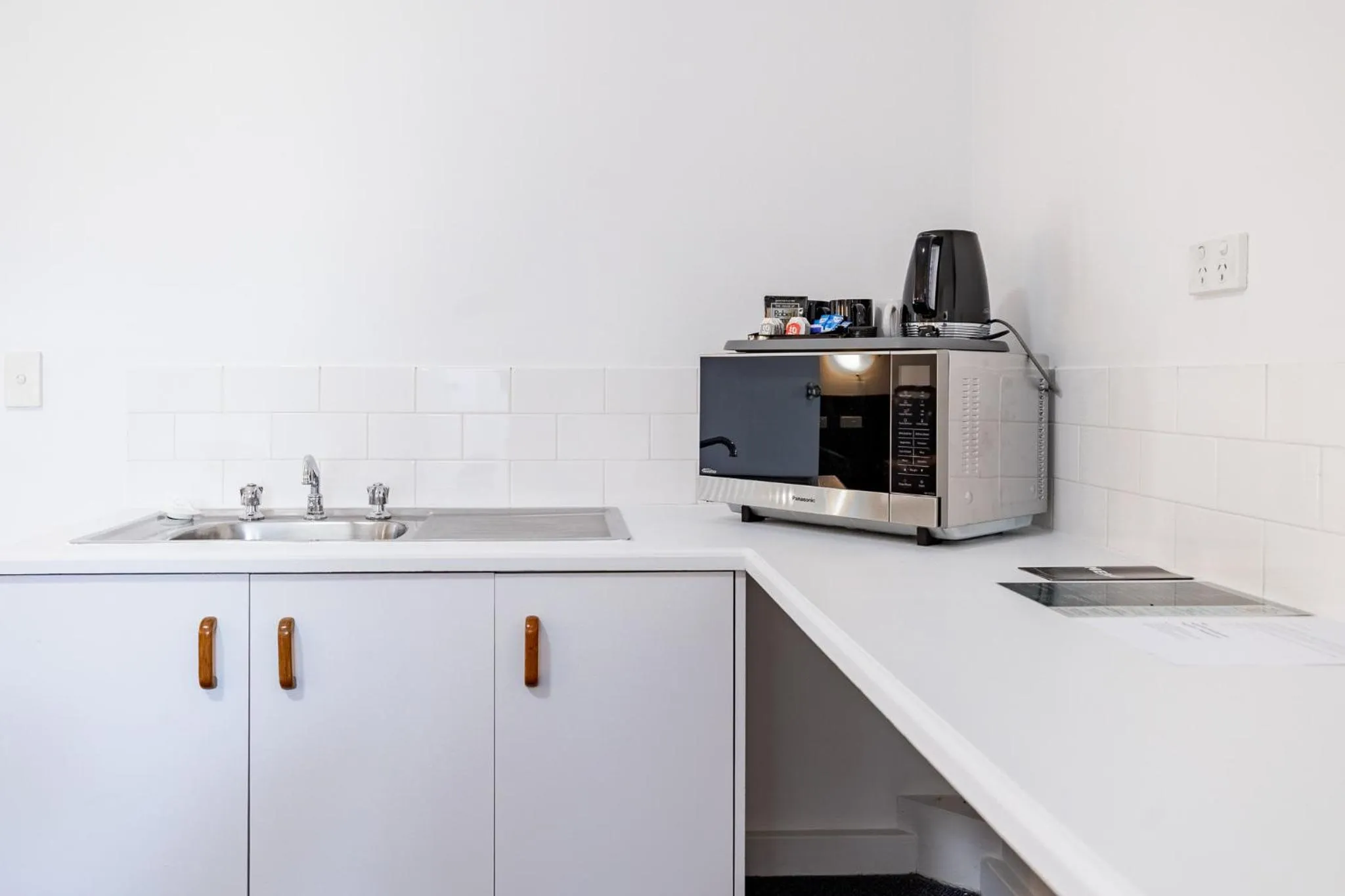 Kitchen or kitchenette in Maraboon Motor Inn