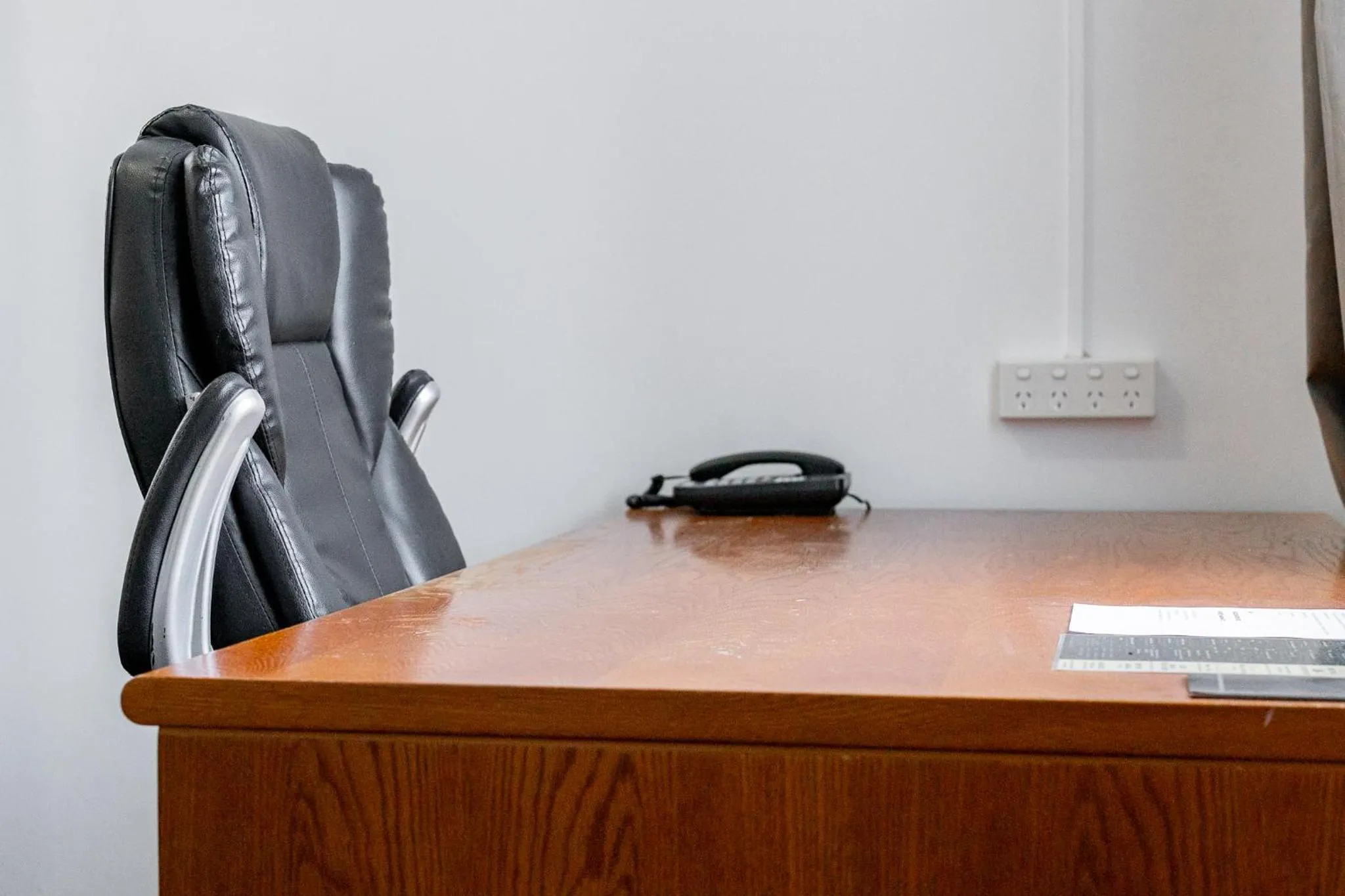 Seating area in Maraboon Motor Inn