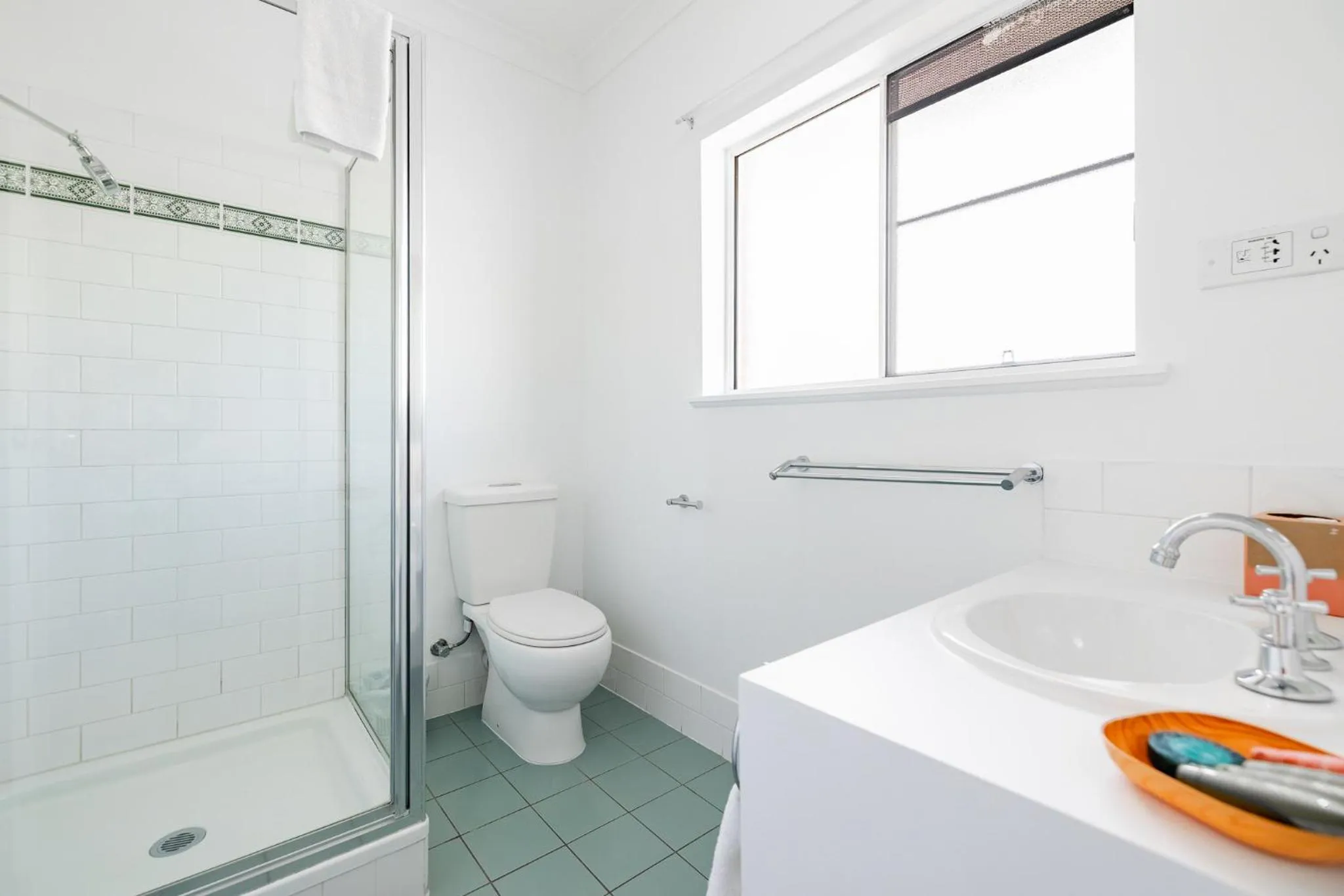 Shower in Maraboon Motor Inn