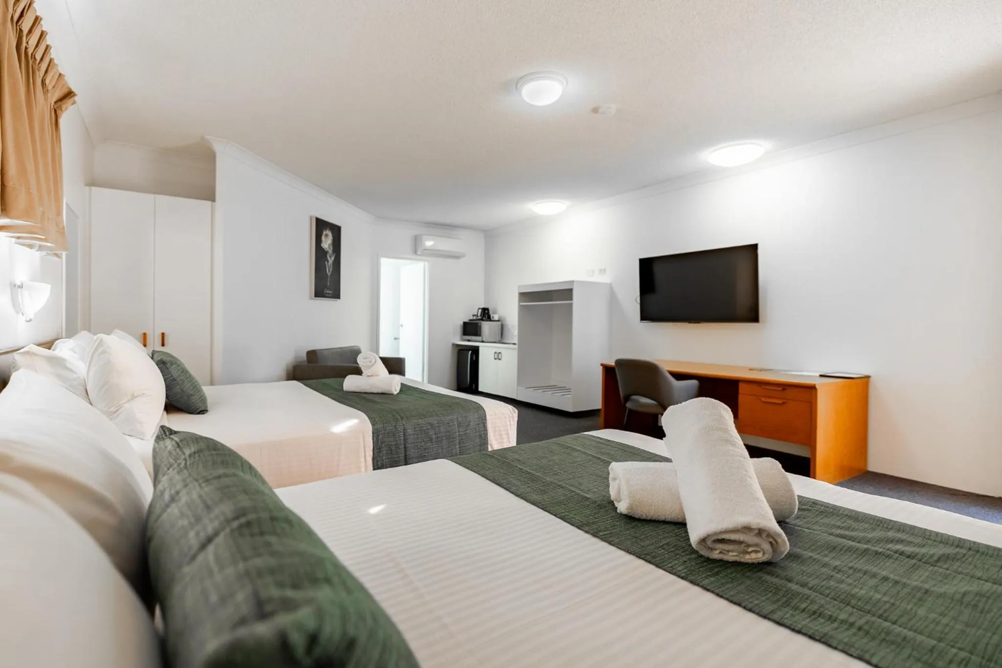 Bedroom, Bed in Maraboon Motor Inn