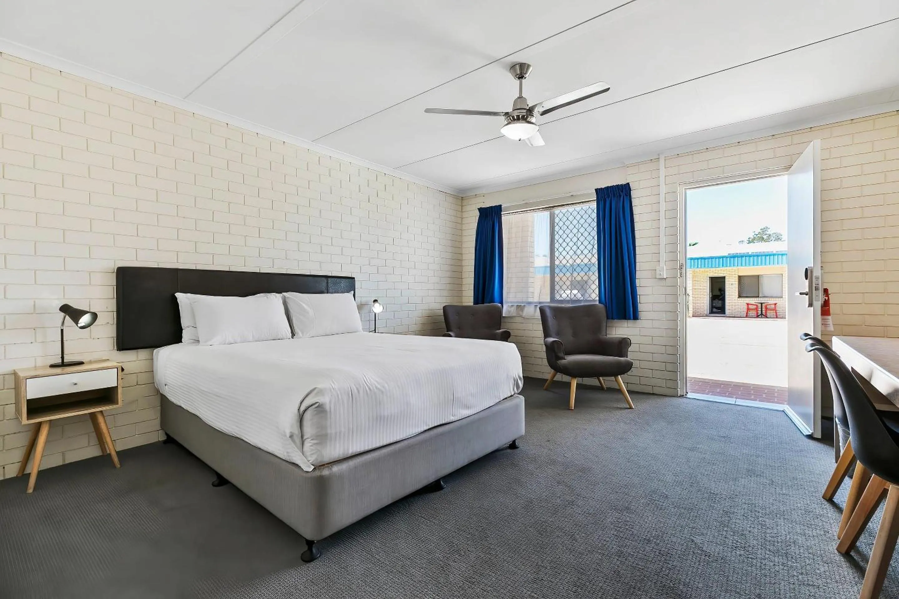 Bedroom, Bed in Comfort Inn on Main Hervey Bay
