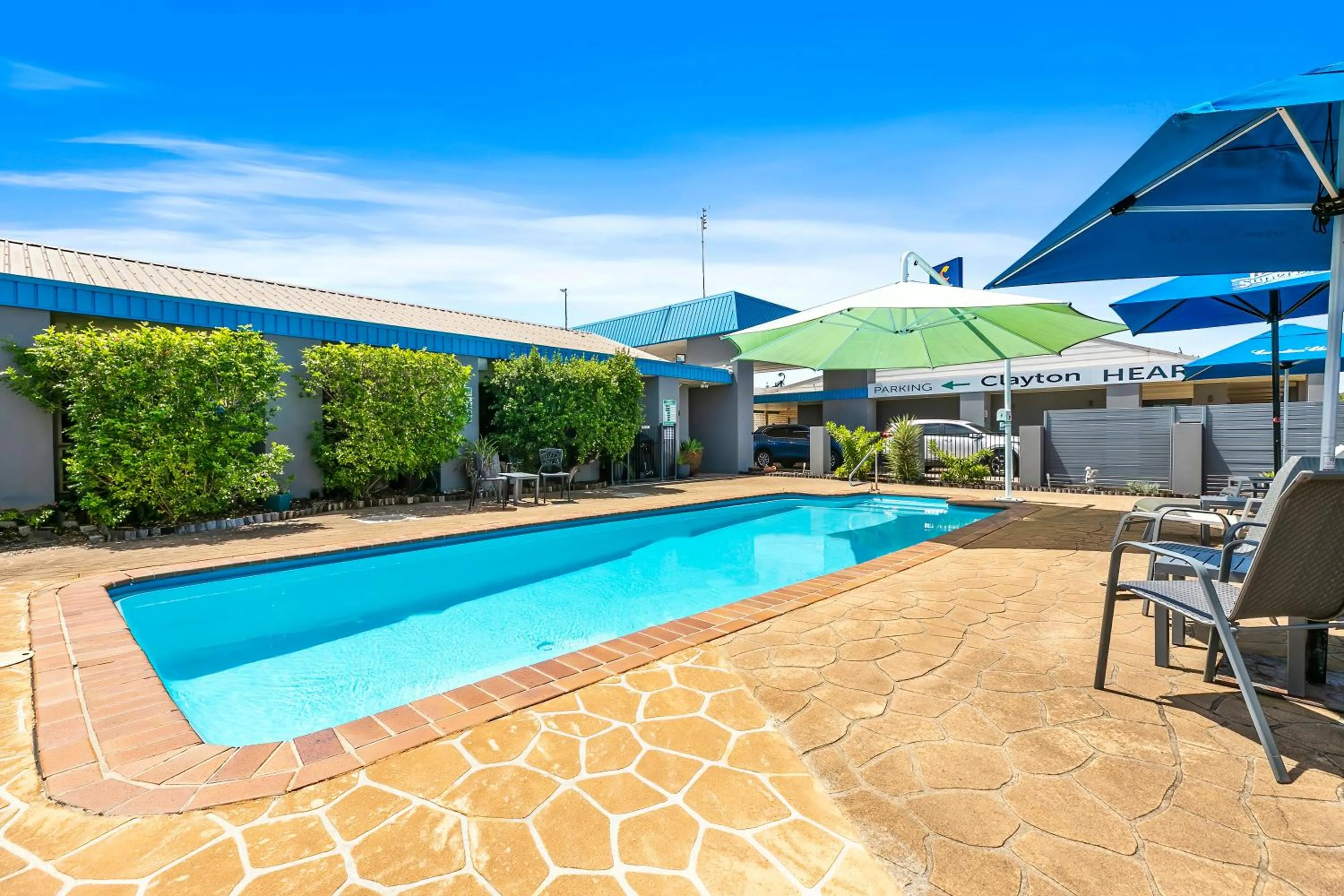 Swimming pool in Comfort Inn on Main Hervey Bay